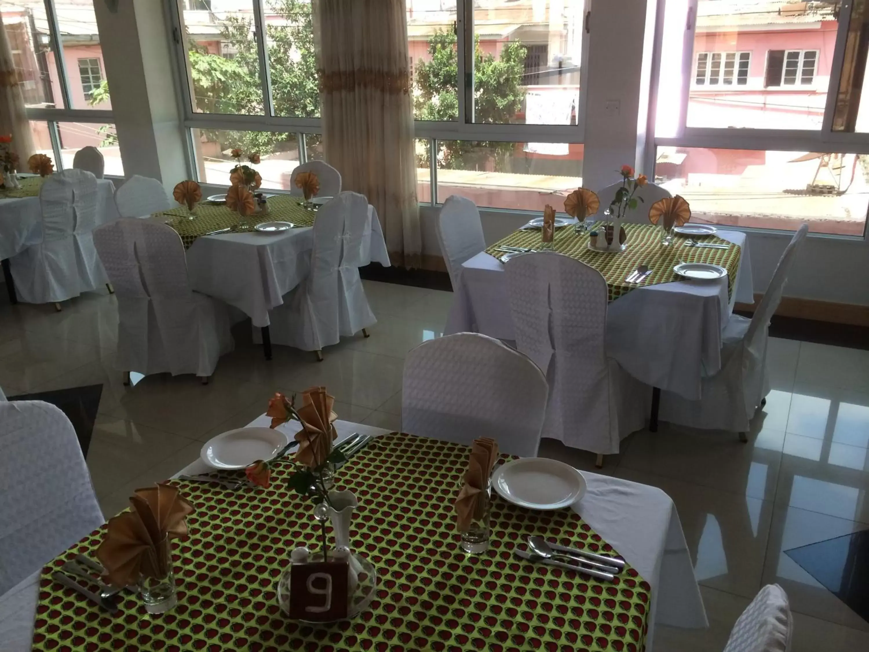 Restaurant/places to eat, Banquet Facilities in Mc-Elly's Hotel