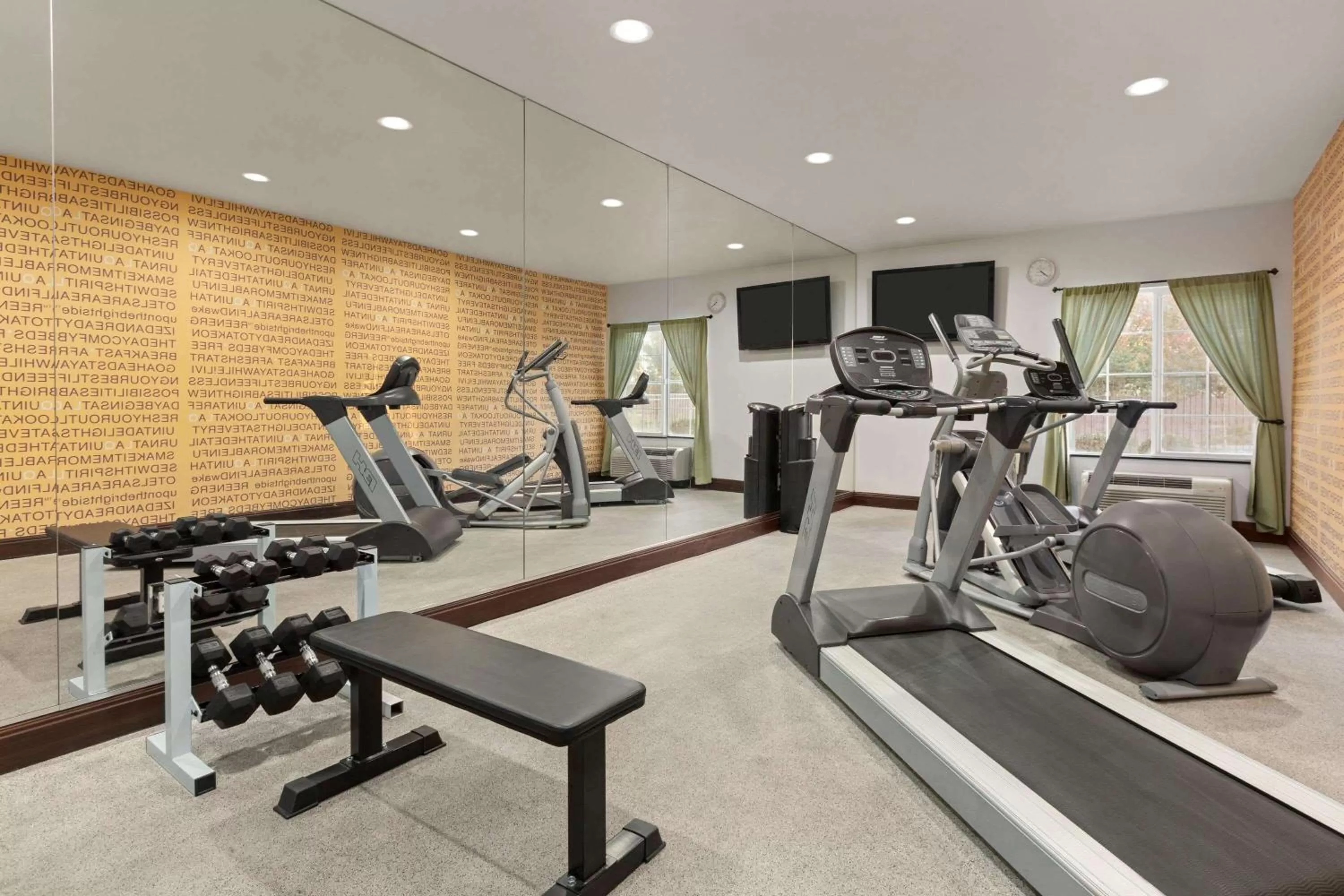 Fitness centre/facilities in La Quinta by Wyndham Fresno Northwest