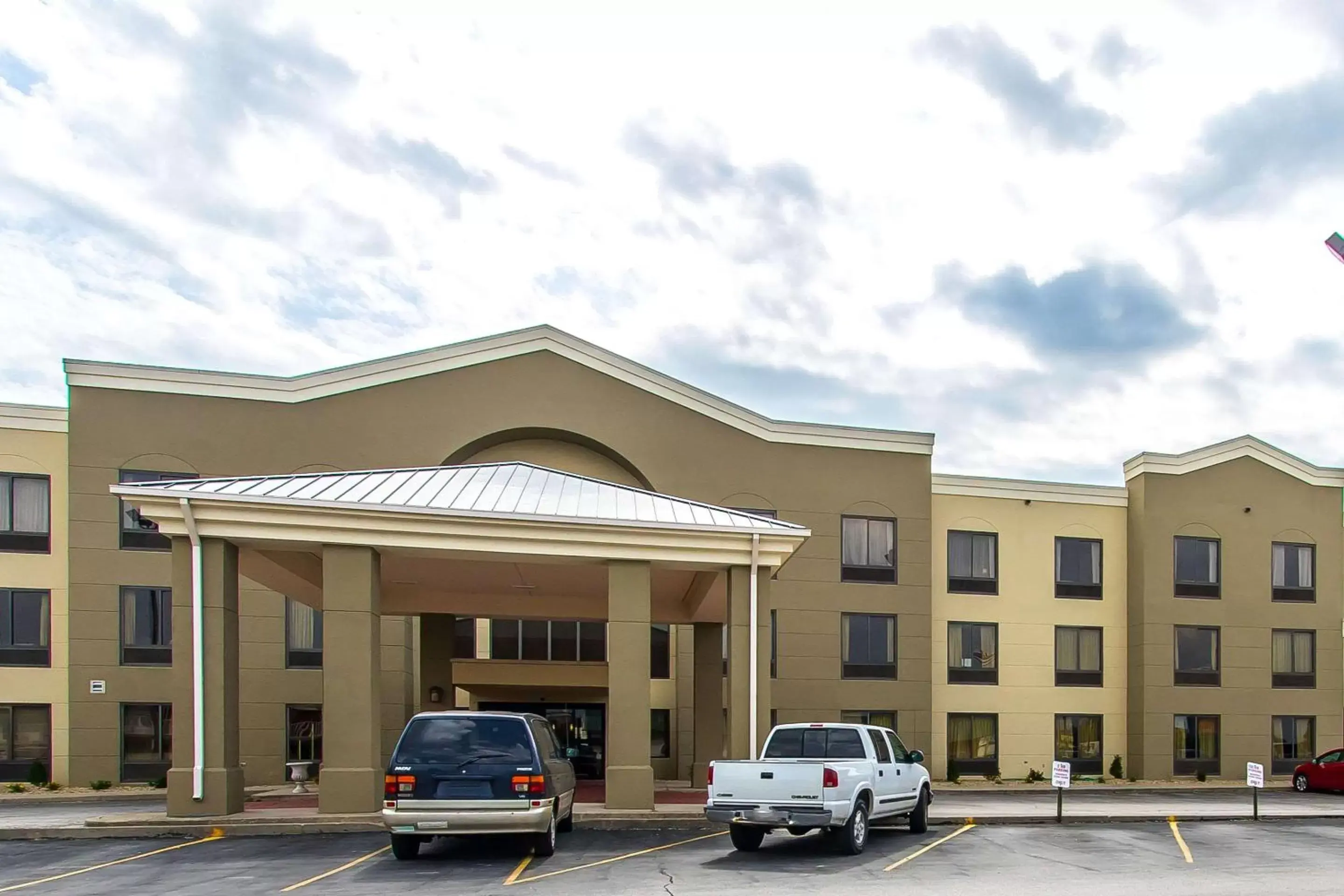 Property building in Comfort Suites Effingham Central Property building in Comfort Suites Effingham Central