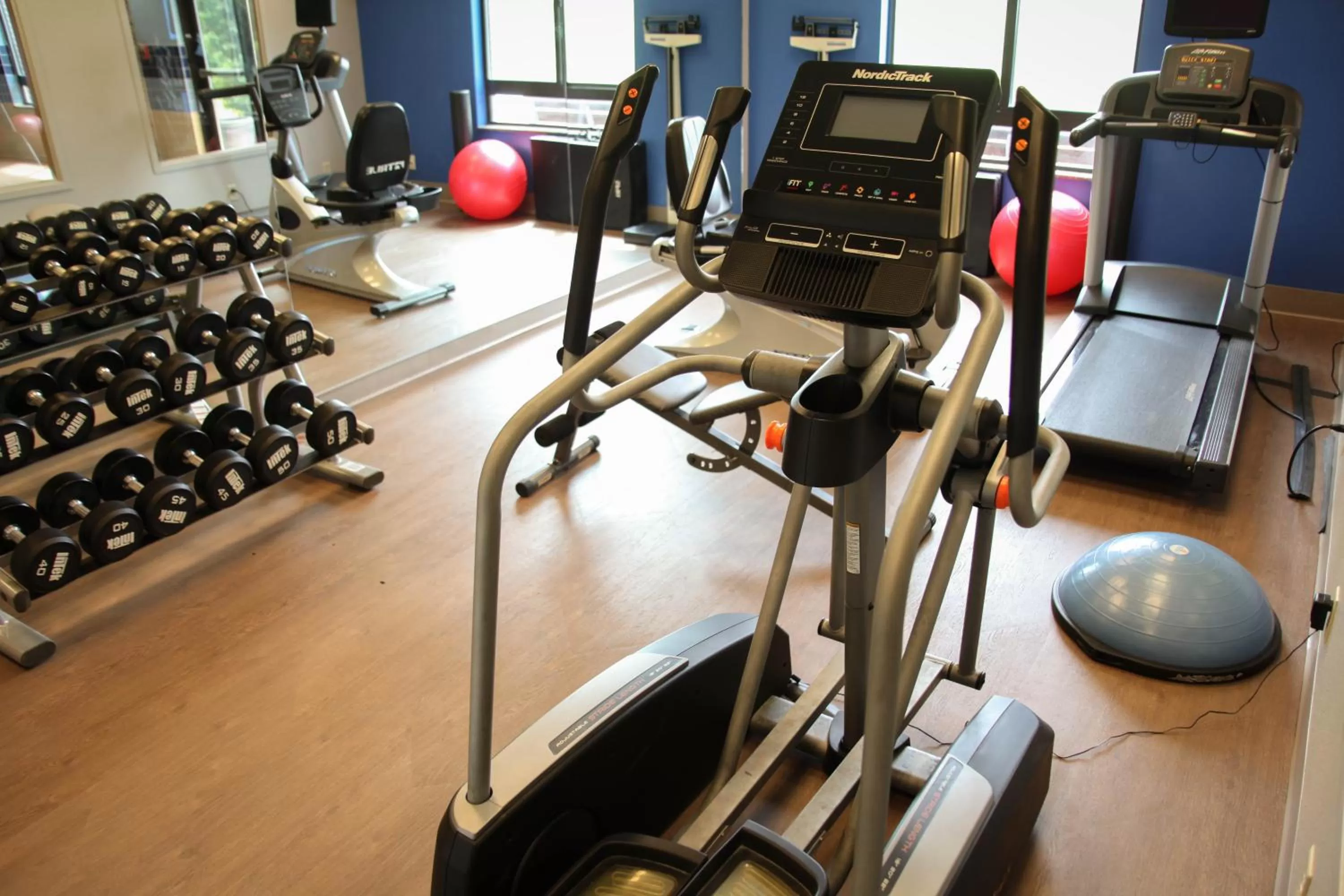 Fitness centre/facilities in Holiday Inn Express Hotel & Suites Athens by IHG