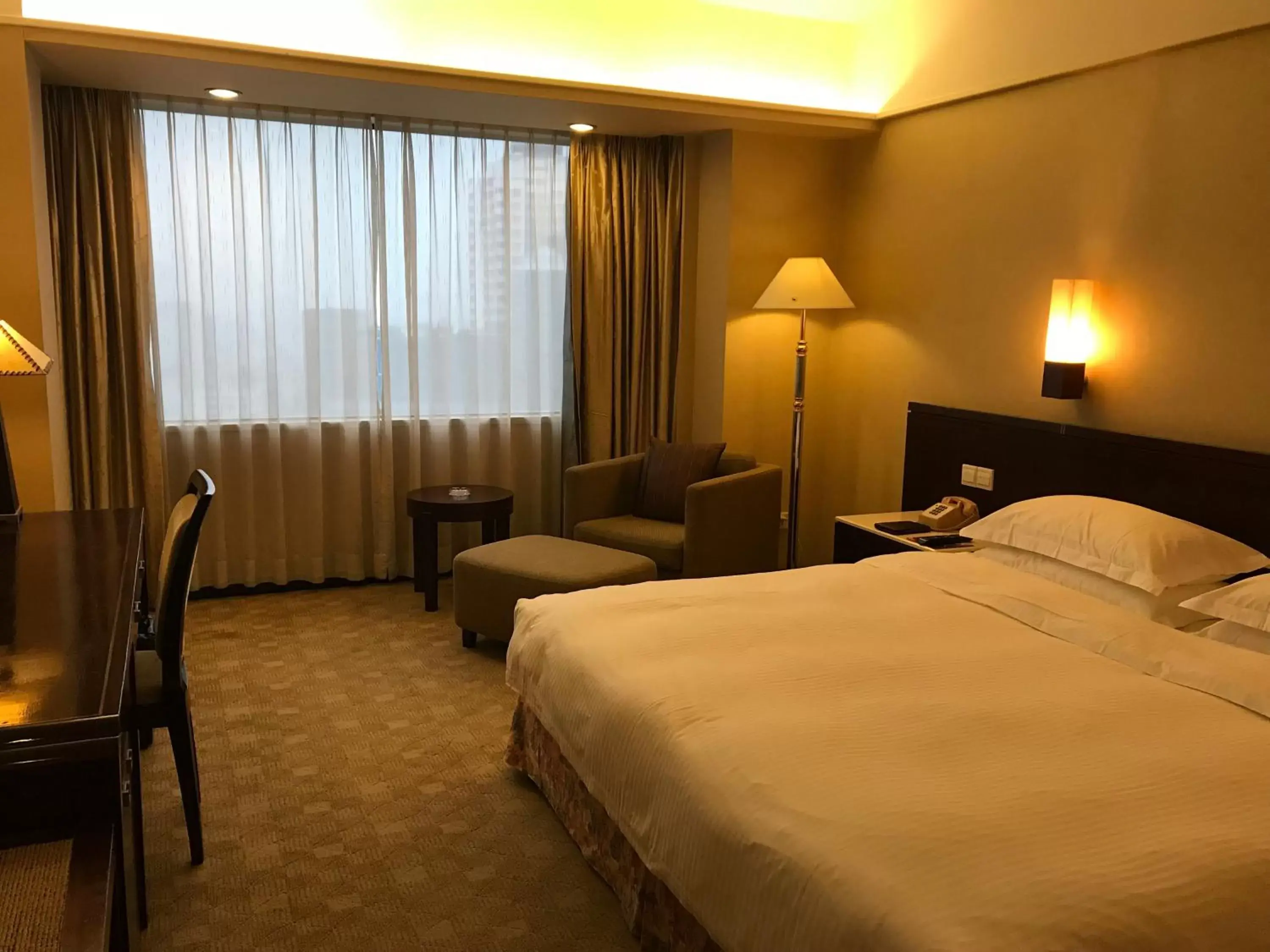 Bedroom, Bed in Zhongshan International Hotel