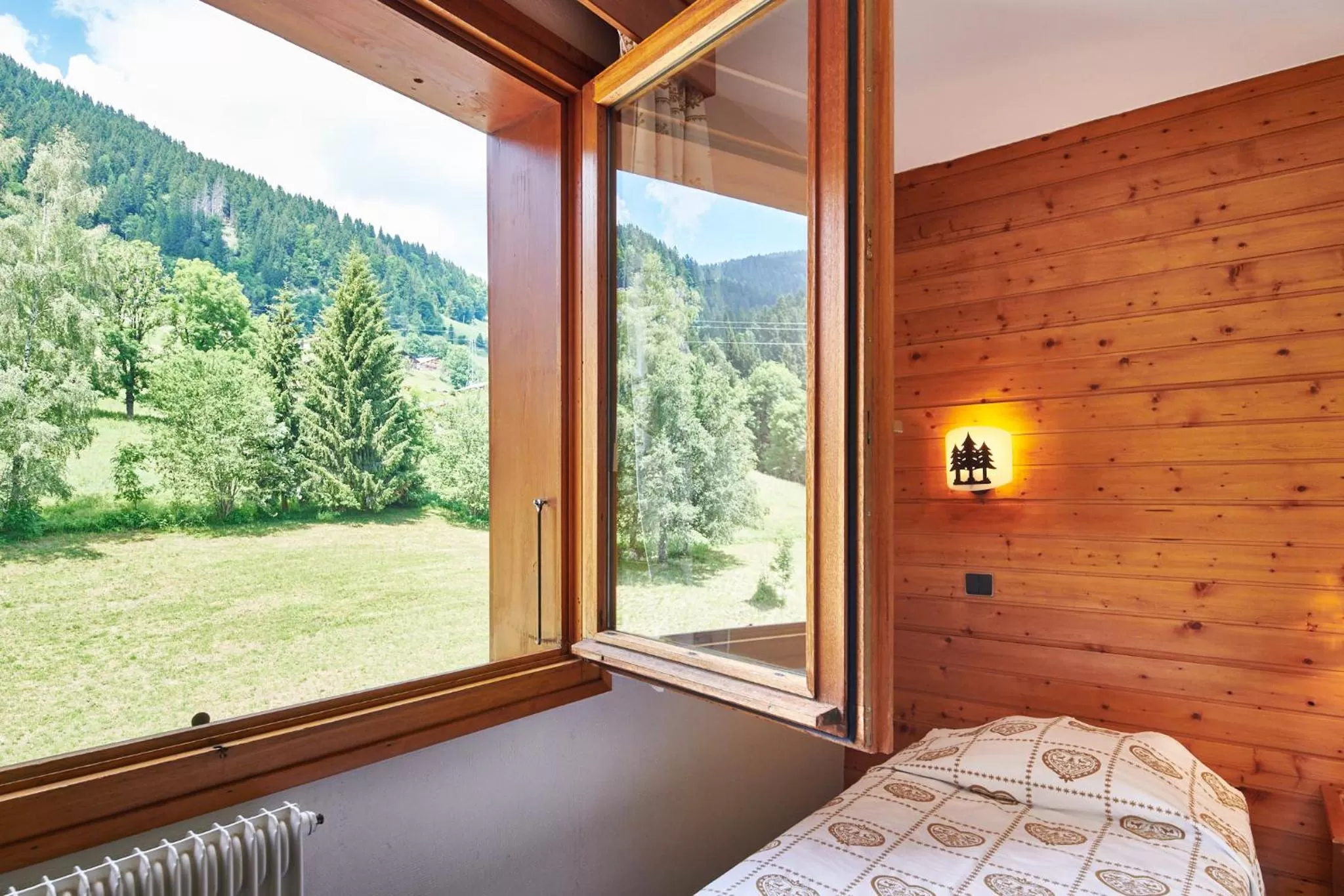 Garden view in Hôtel Vacances Bleues Les Chalets du Prariand