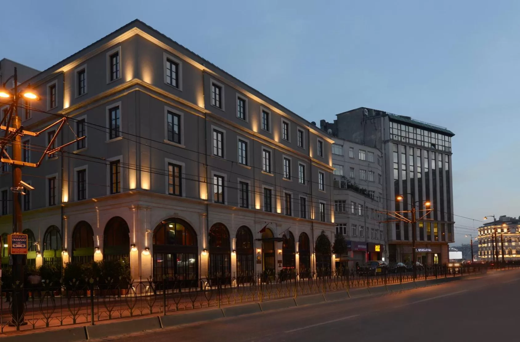 Property building in 10 Karakoy
