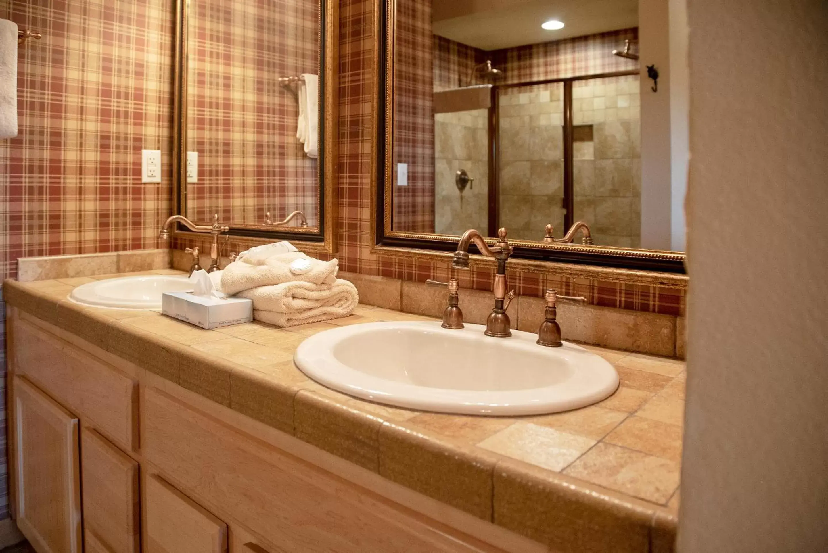 Shower, Bathroom in Cabins at Grand Mountain