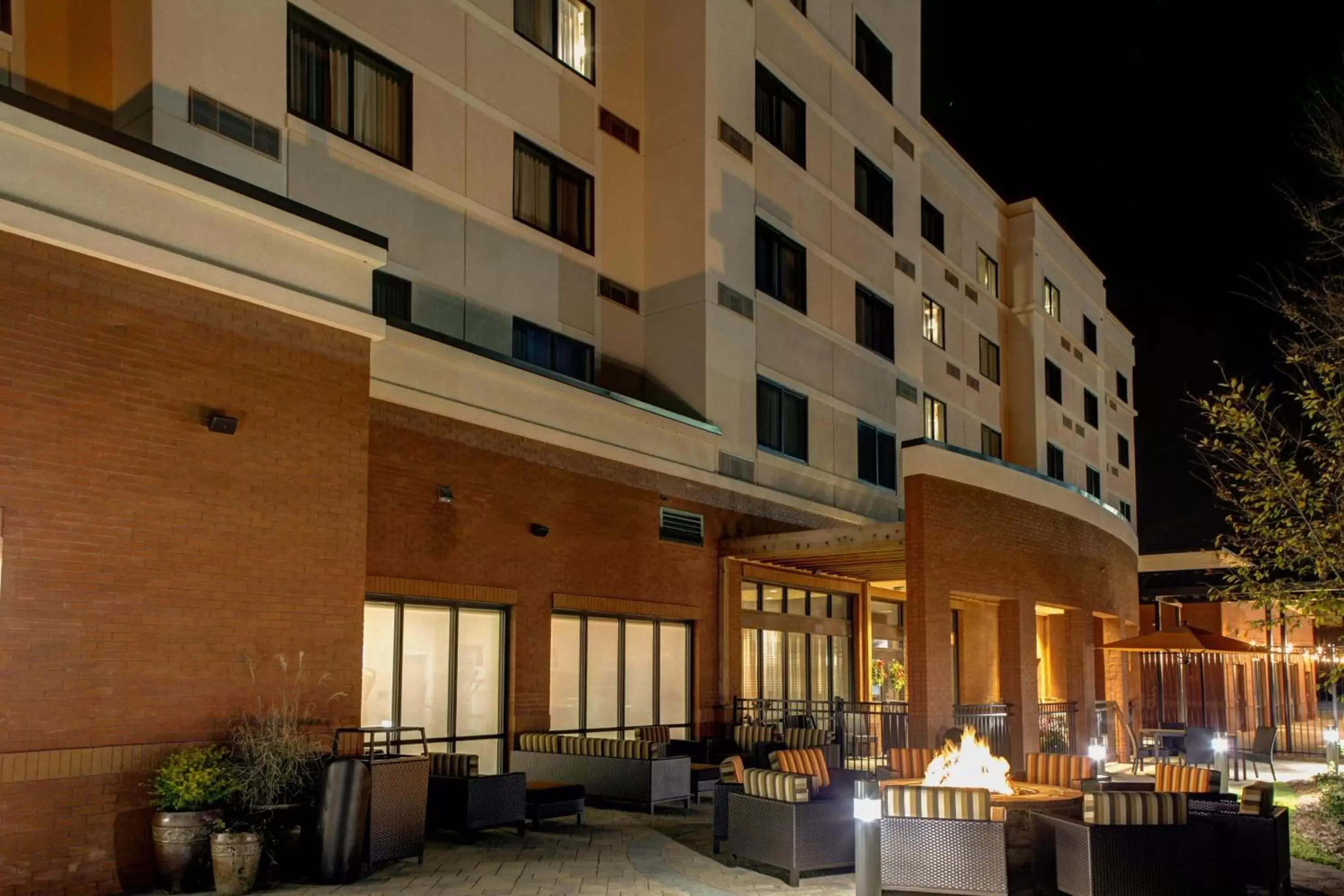 Property Building in Courtyard by Marriott Carrollton