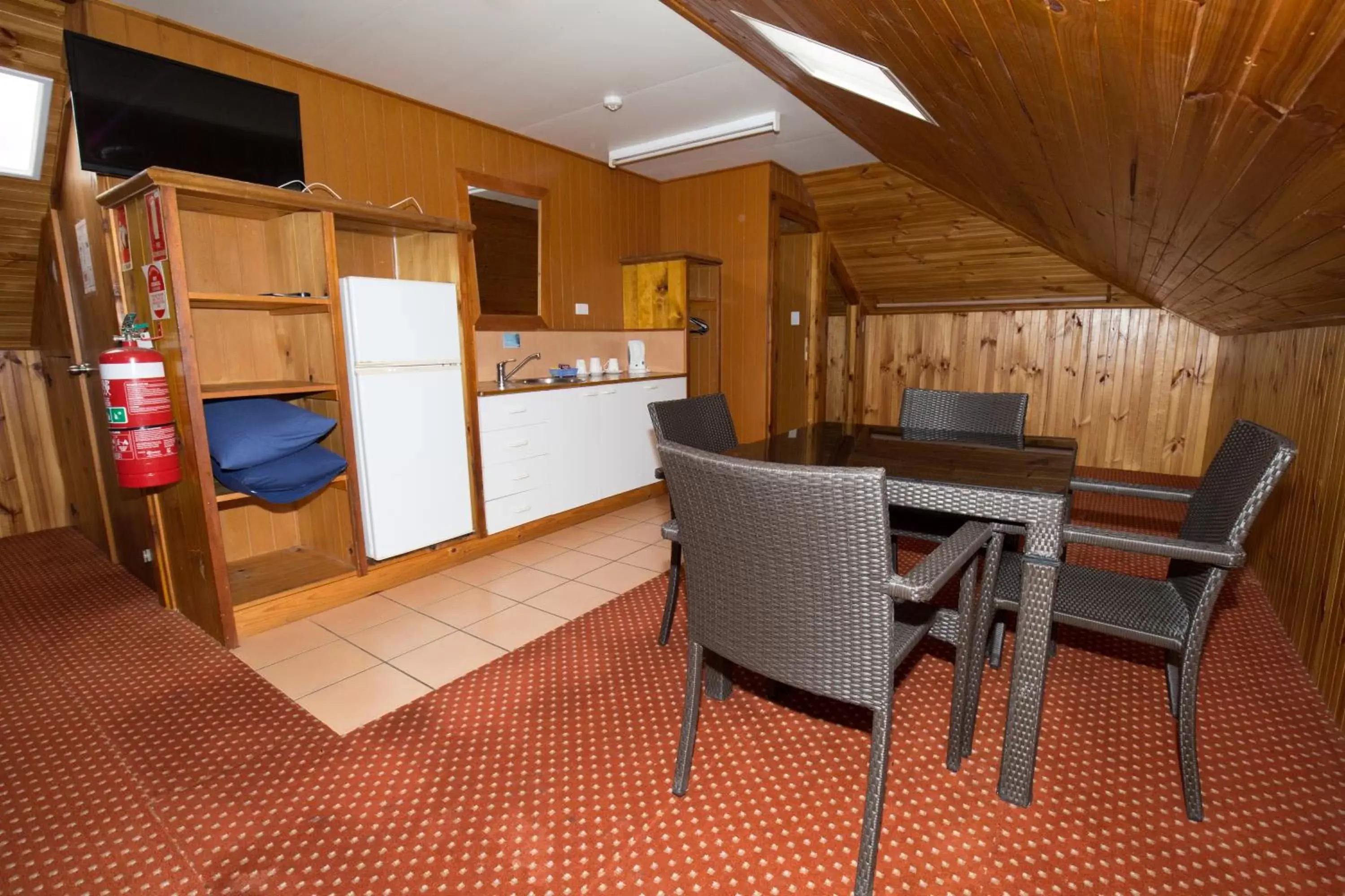 Dining area, Kitchen/Kitchenette in Brisbane Manor