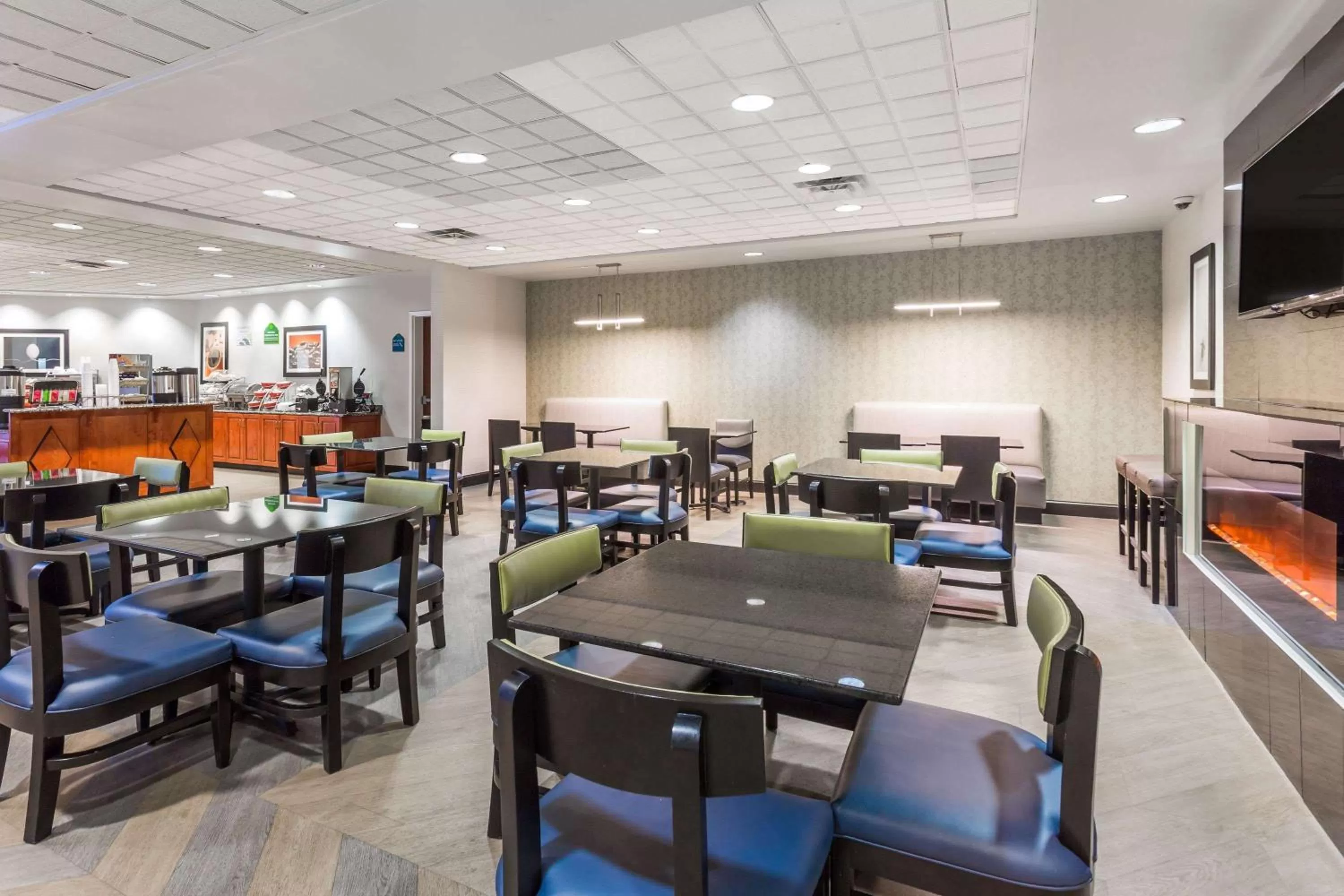 Restaurant/places to eat in Wingate by Wyndham Chesapeake