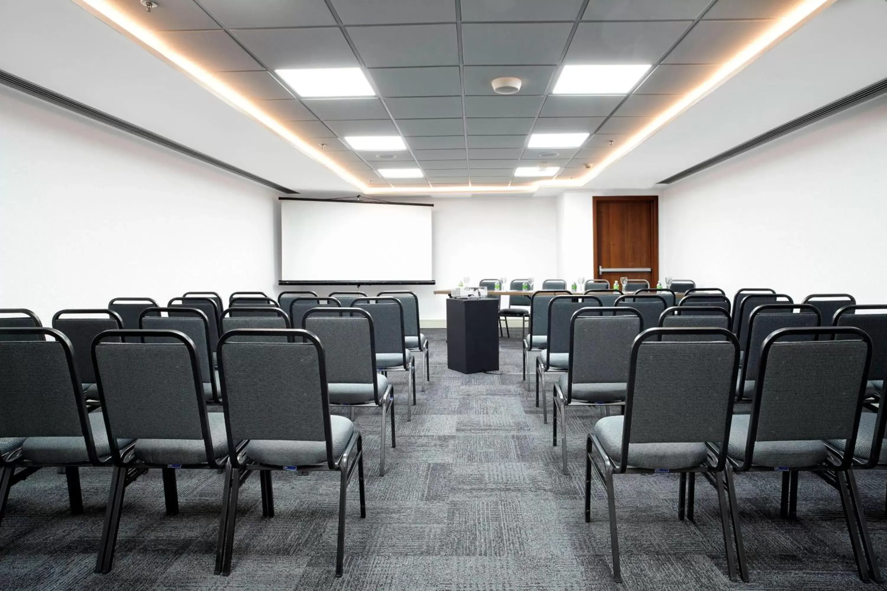 Meeting/conference room in Courtyard by Marriott Rio de Janeiro Barra da Tijuca