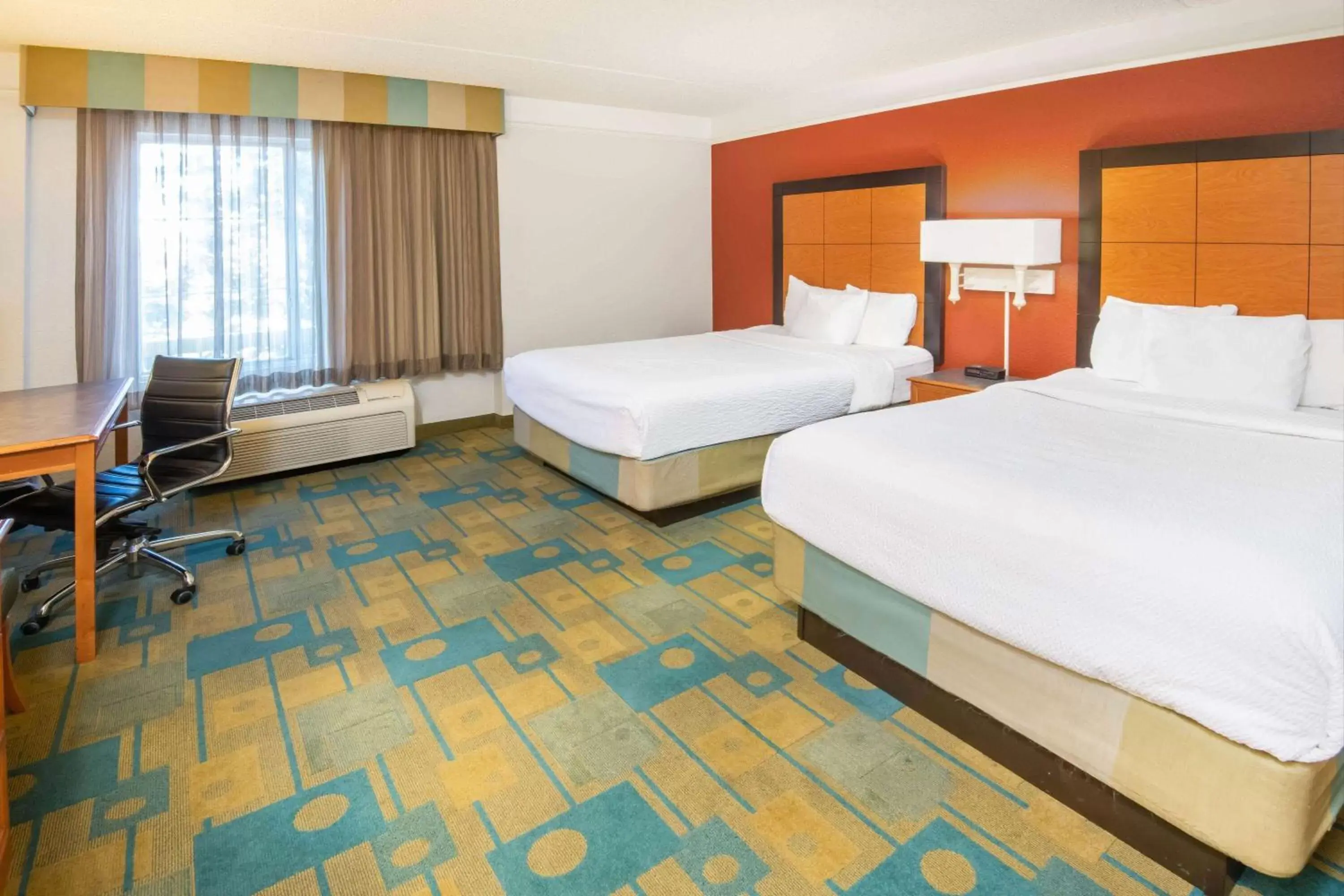 Photo of the whole room, Bed in La Quinta by Wyndham Colorado Springs South Airport