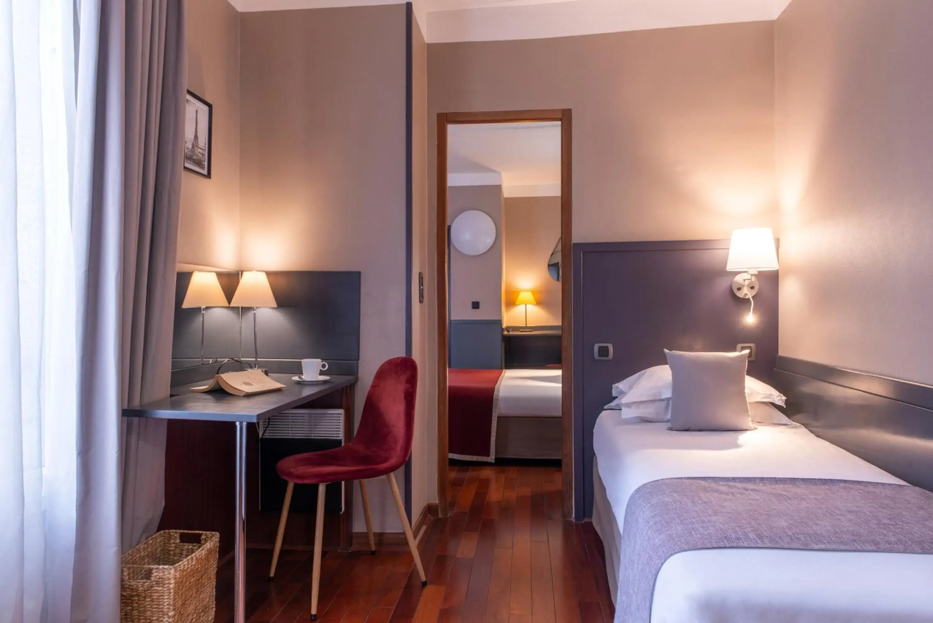 Bedroom, Bed in Hotel George Sand Opéra Paris Bedroom, Bed in Hotel George Sand Opéra Paris