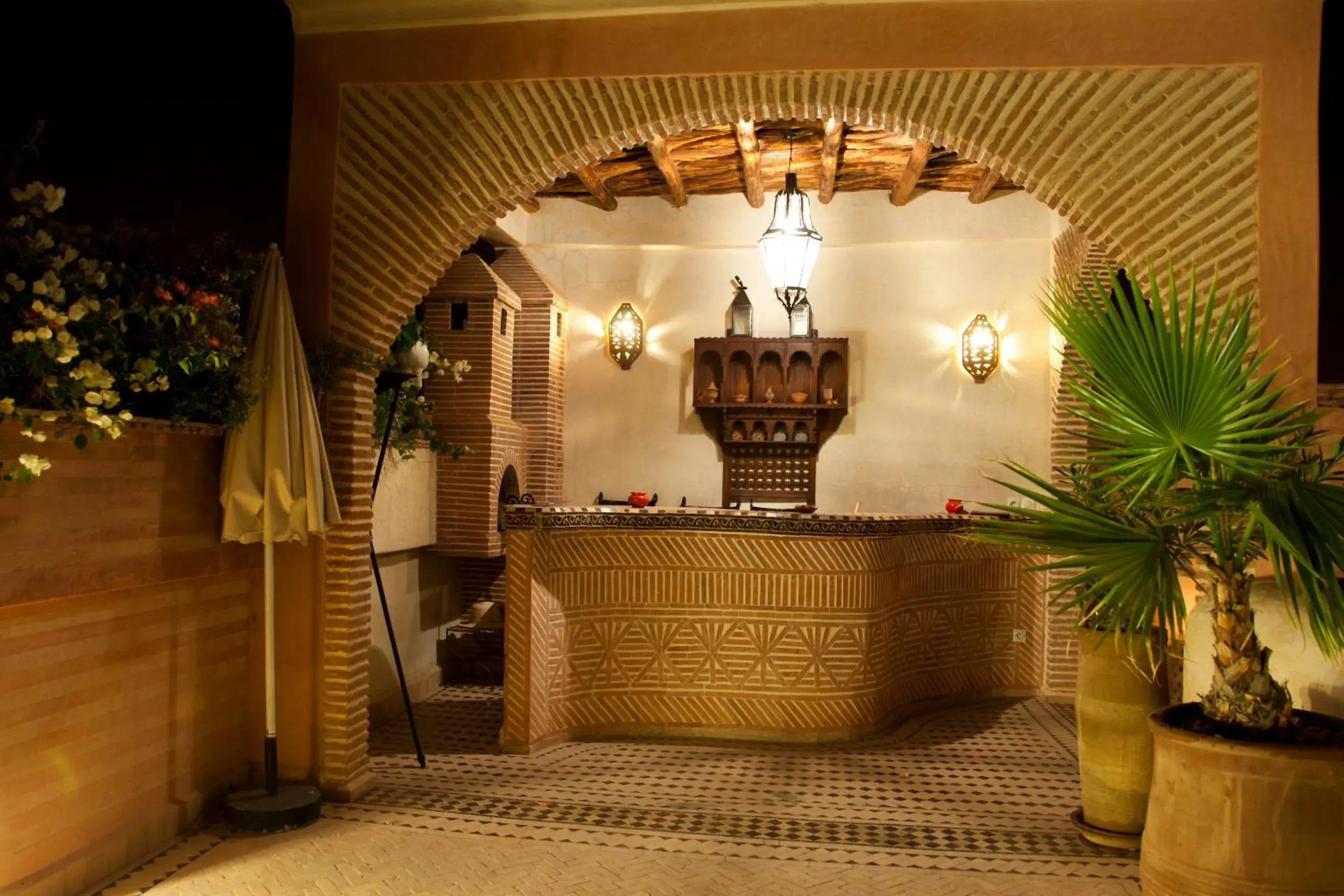 Lounge or bar in Riad Les Trois Palmiers El Bacha
