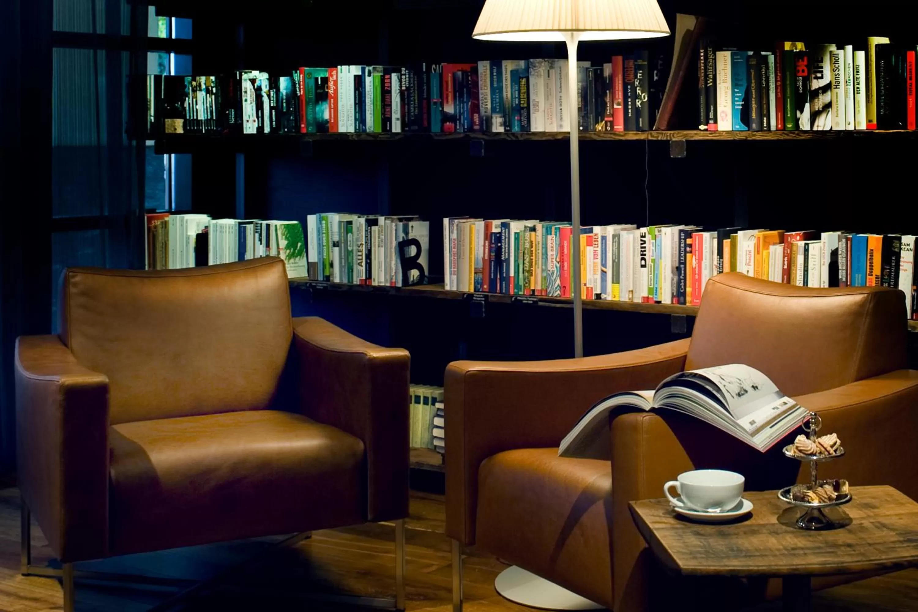 Library in Boutiquehotel Thessoni Classic & Self service Residence Home Zürich