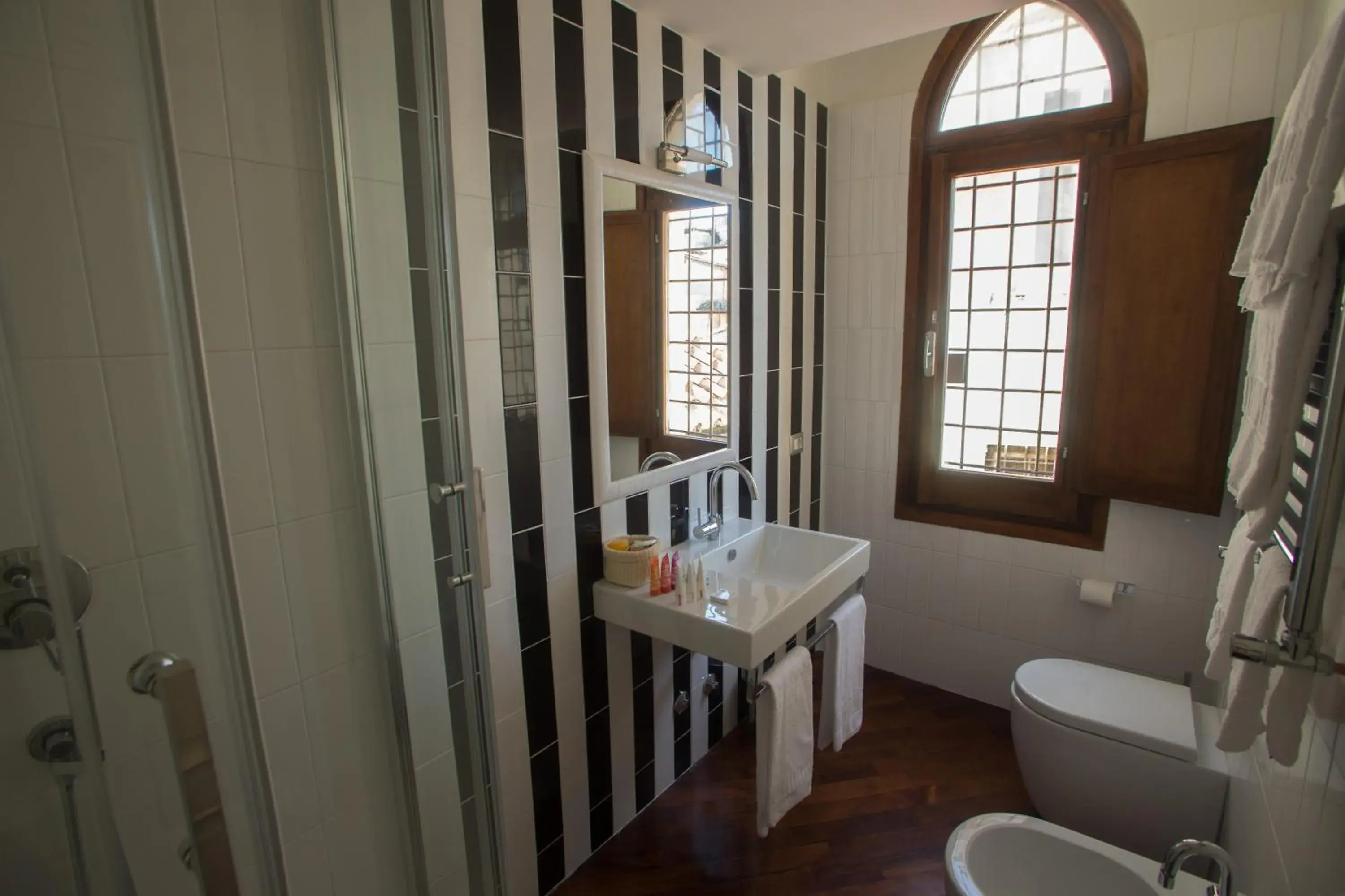 Bathroom in Relais Arco Della Pace