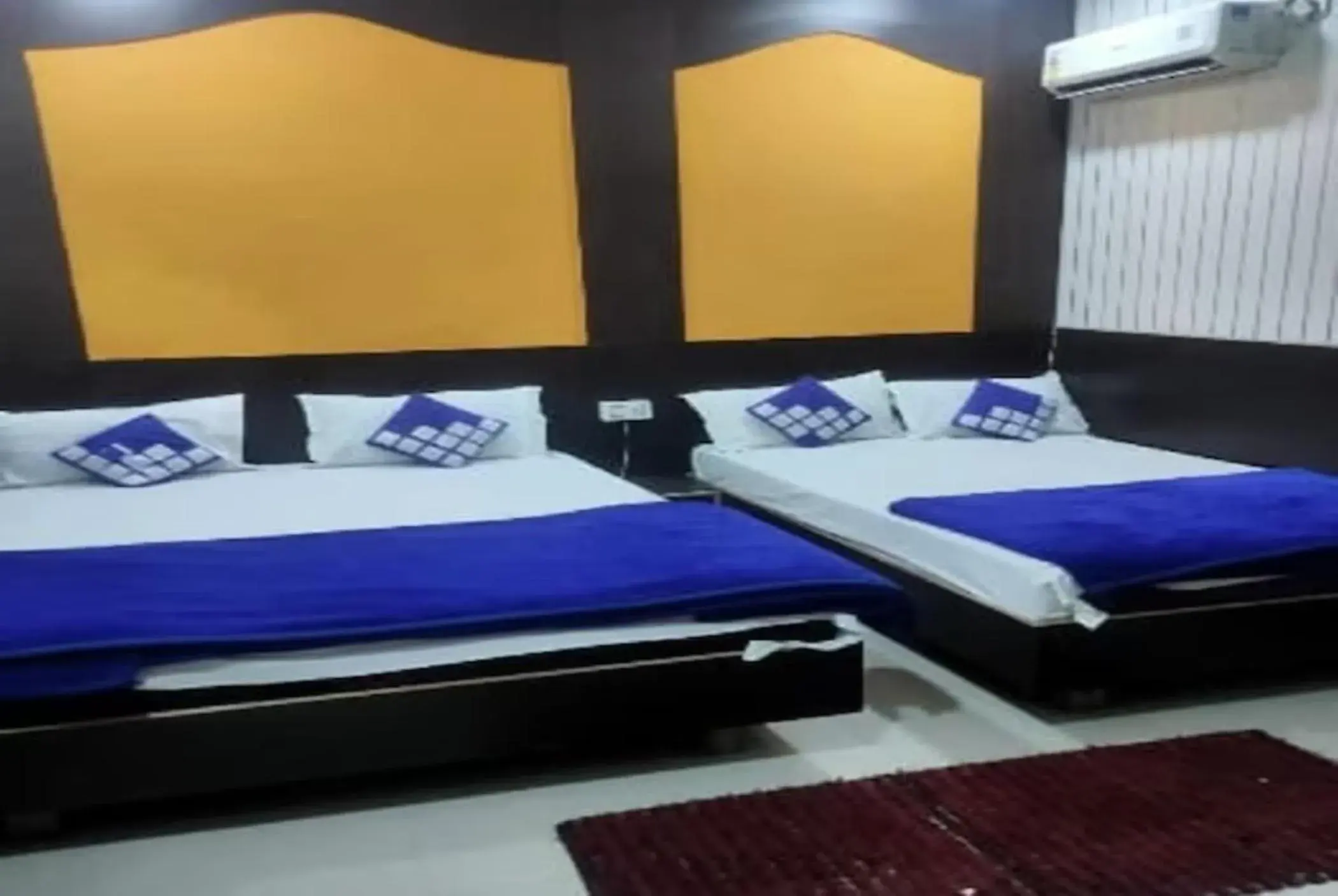 Bed in Goroomgo New Ashiyana Palace Varanasi Bed in Goroomgo New Ashiyana Palace Varanasi