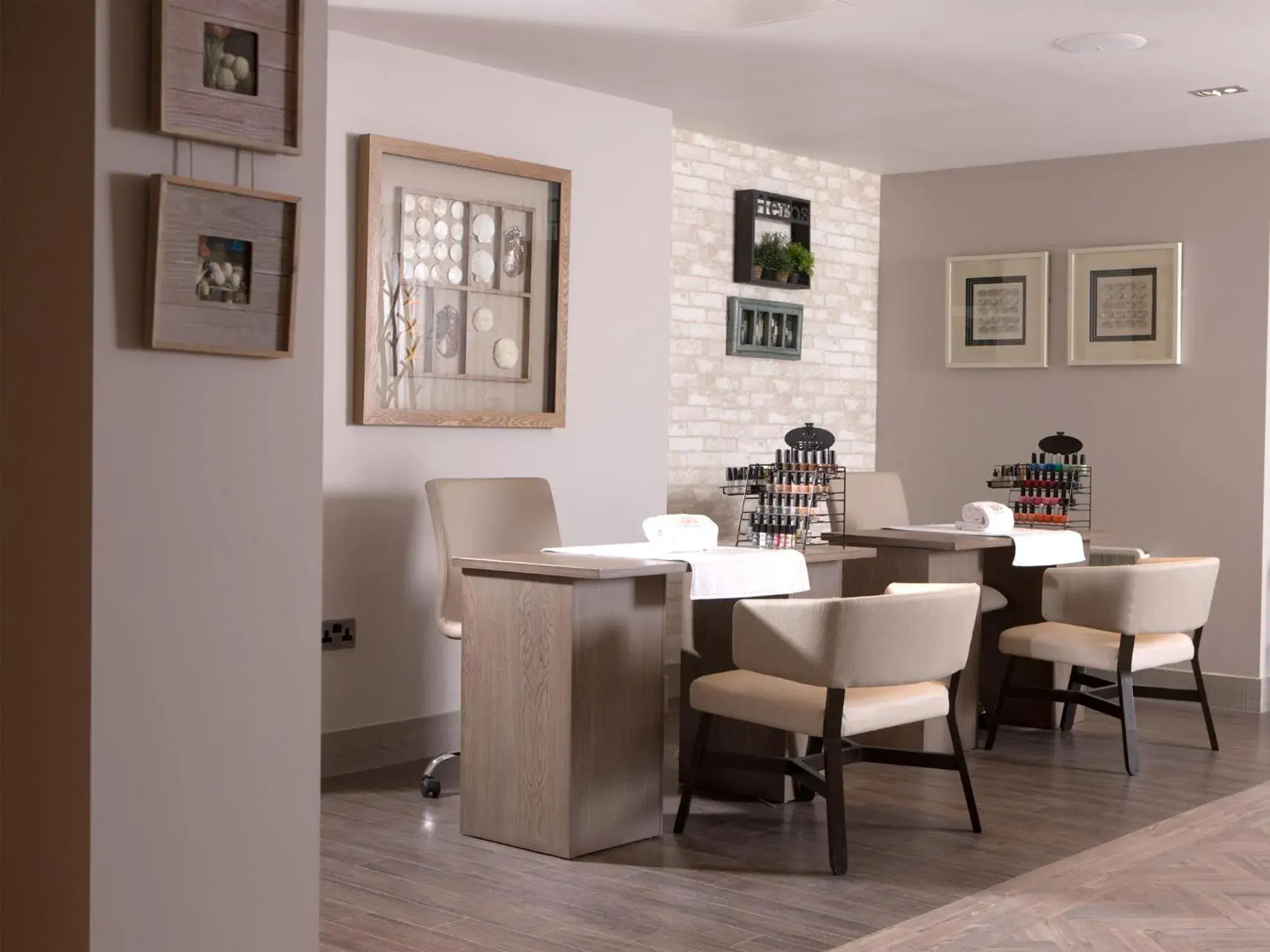 Restaurant/Places to Eat in Macdonald Craxton Wood Hotel & Spa