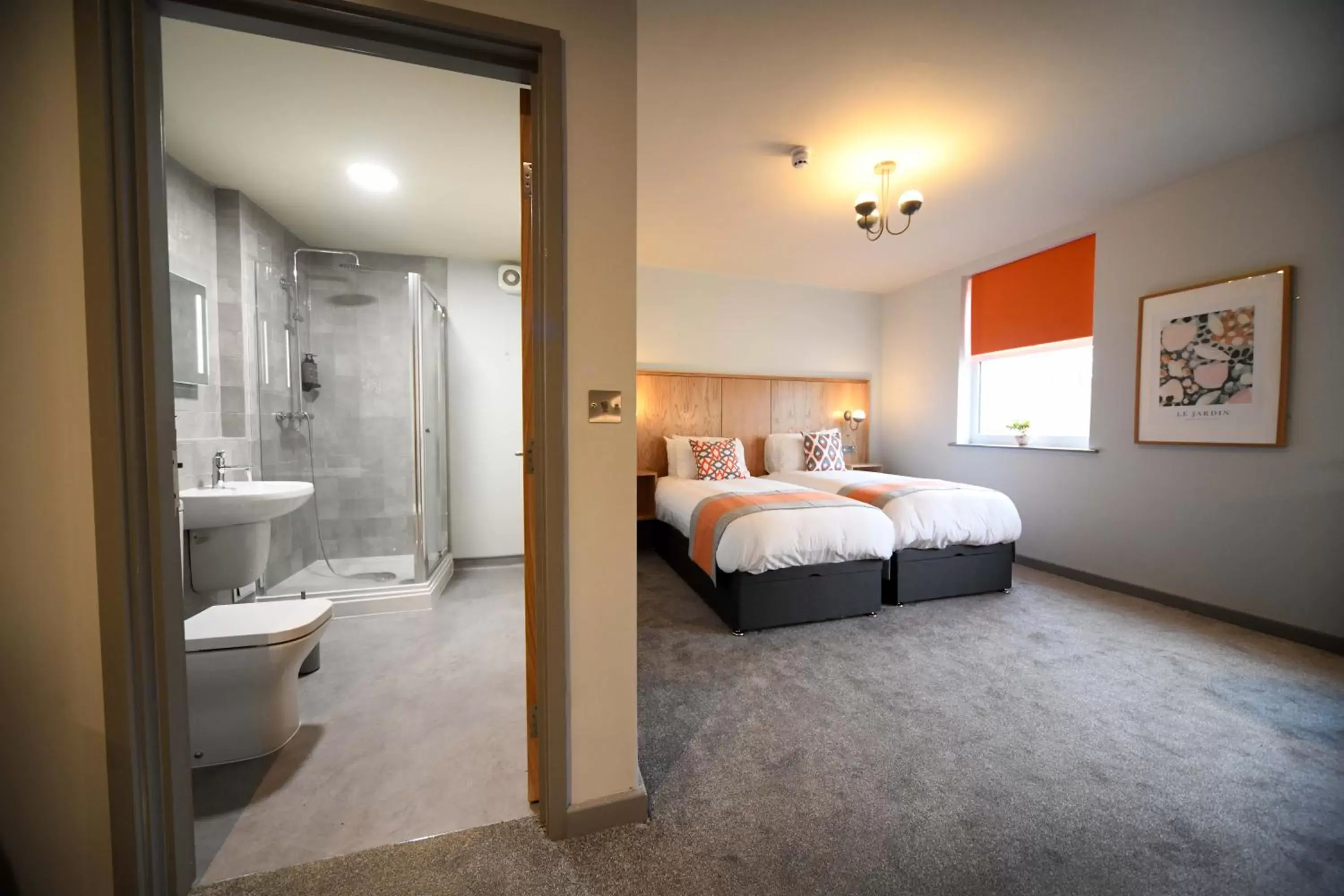 Shower, Bed in Park Head Hotel