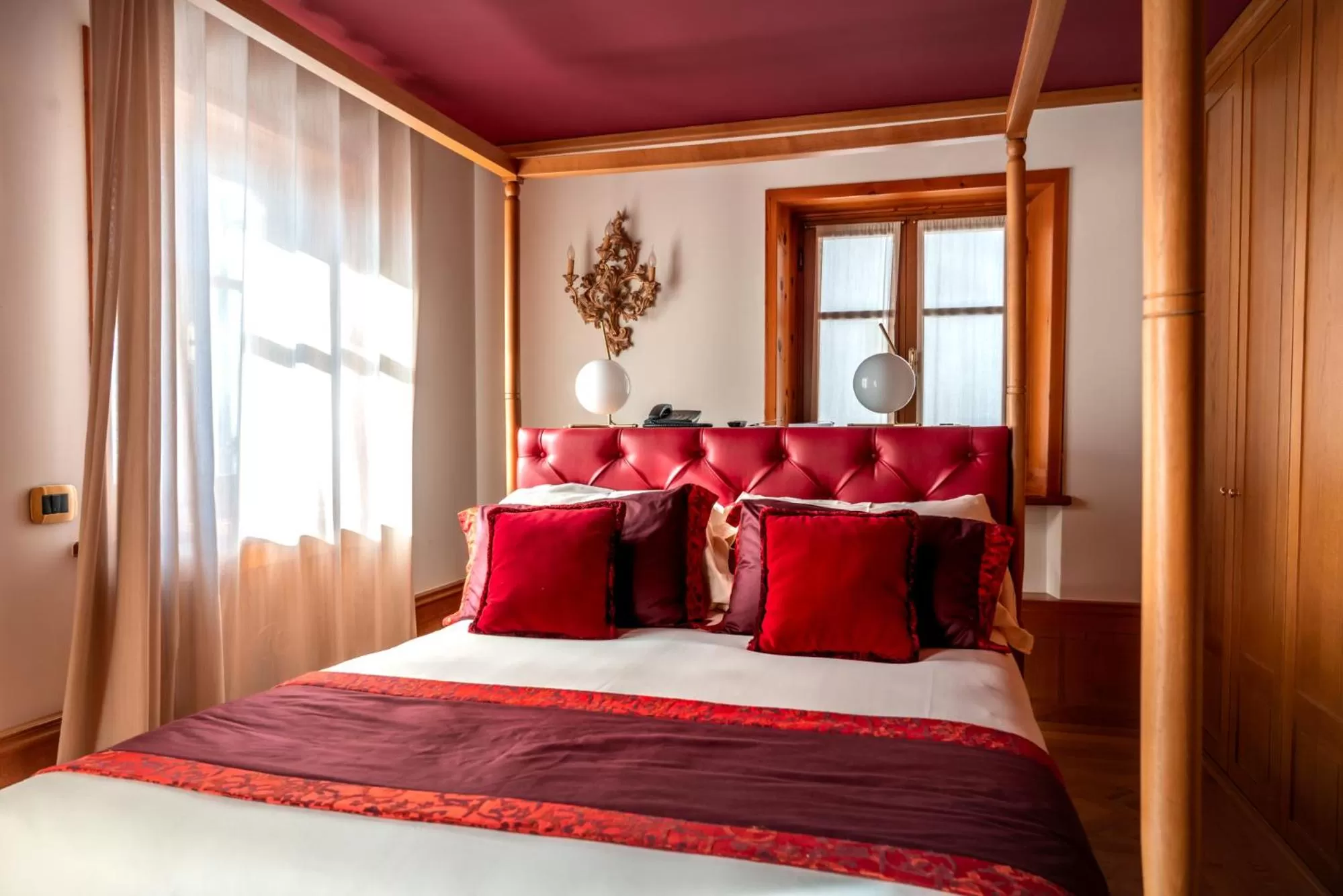 Bedroom, Bed in Ambra Cortina Luxury&Fashion Hotel