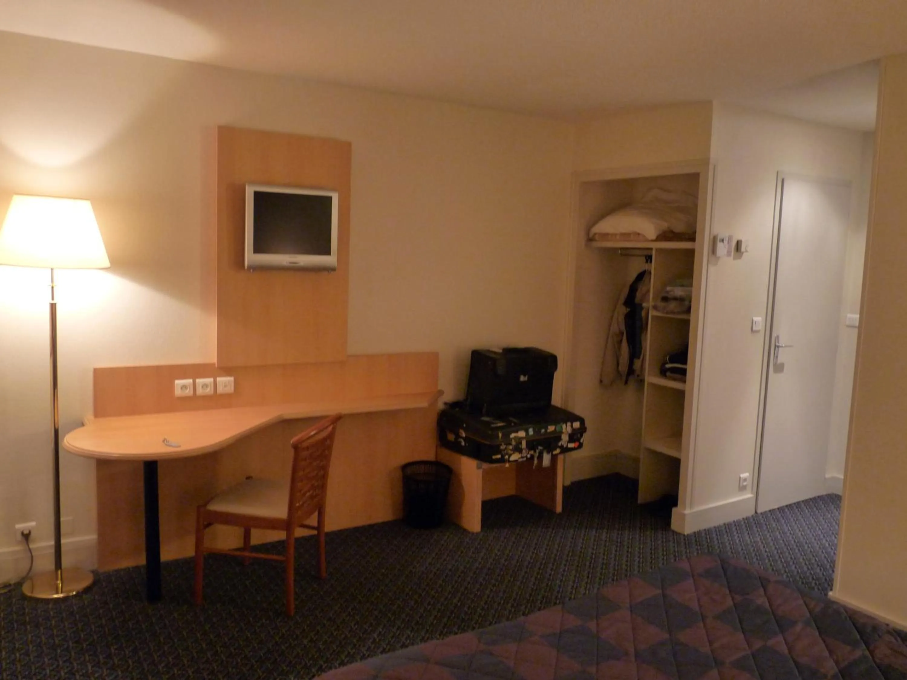Photo of the whole room in Hotel Le Bourbon Pau Centre