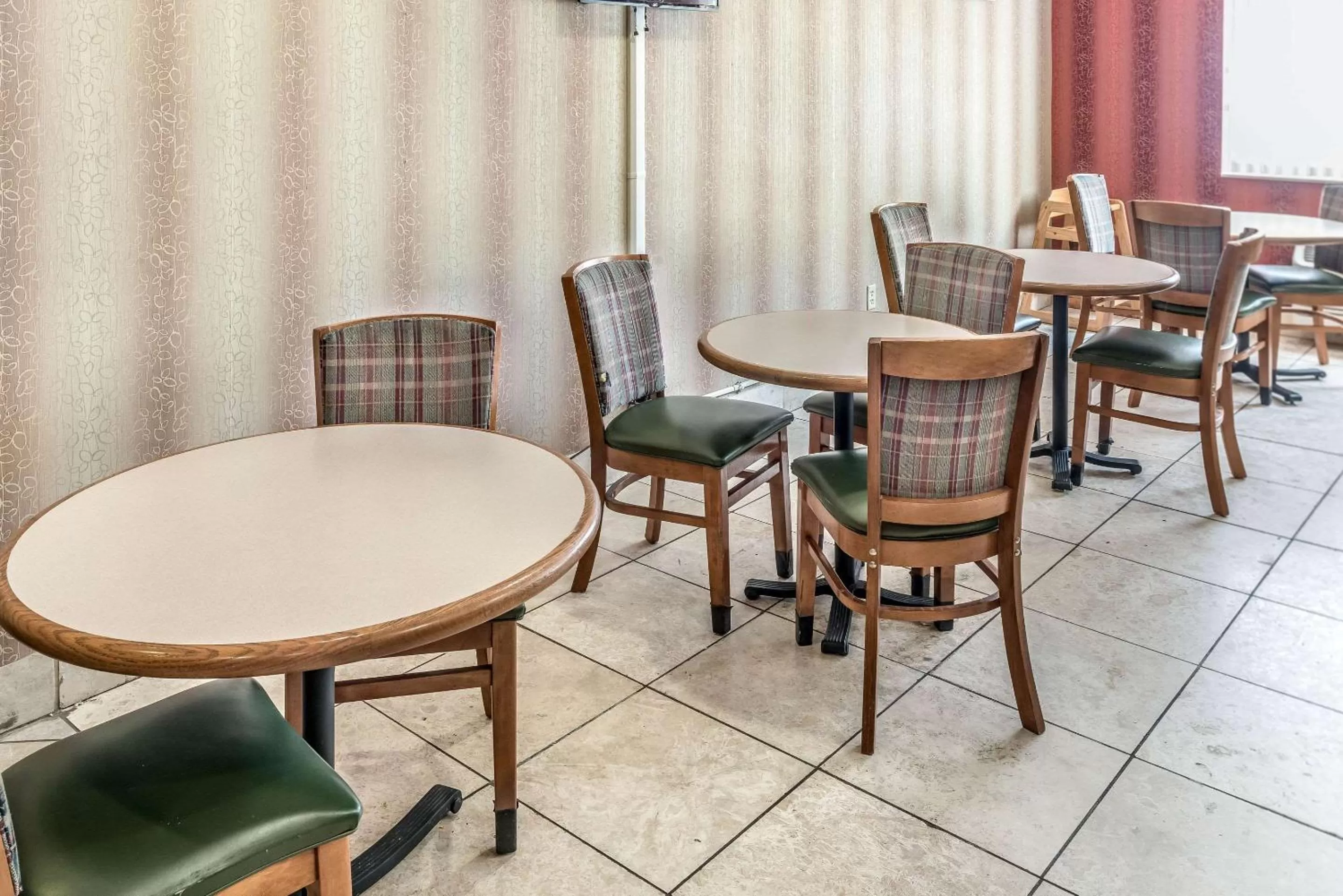 Restaurant/places to eat in Quality Inn & Suites Mankato East
