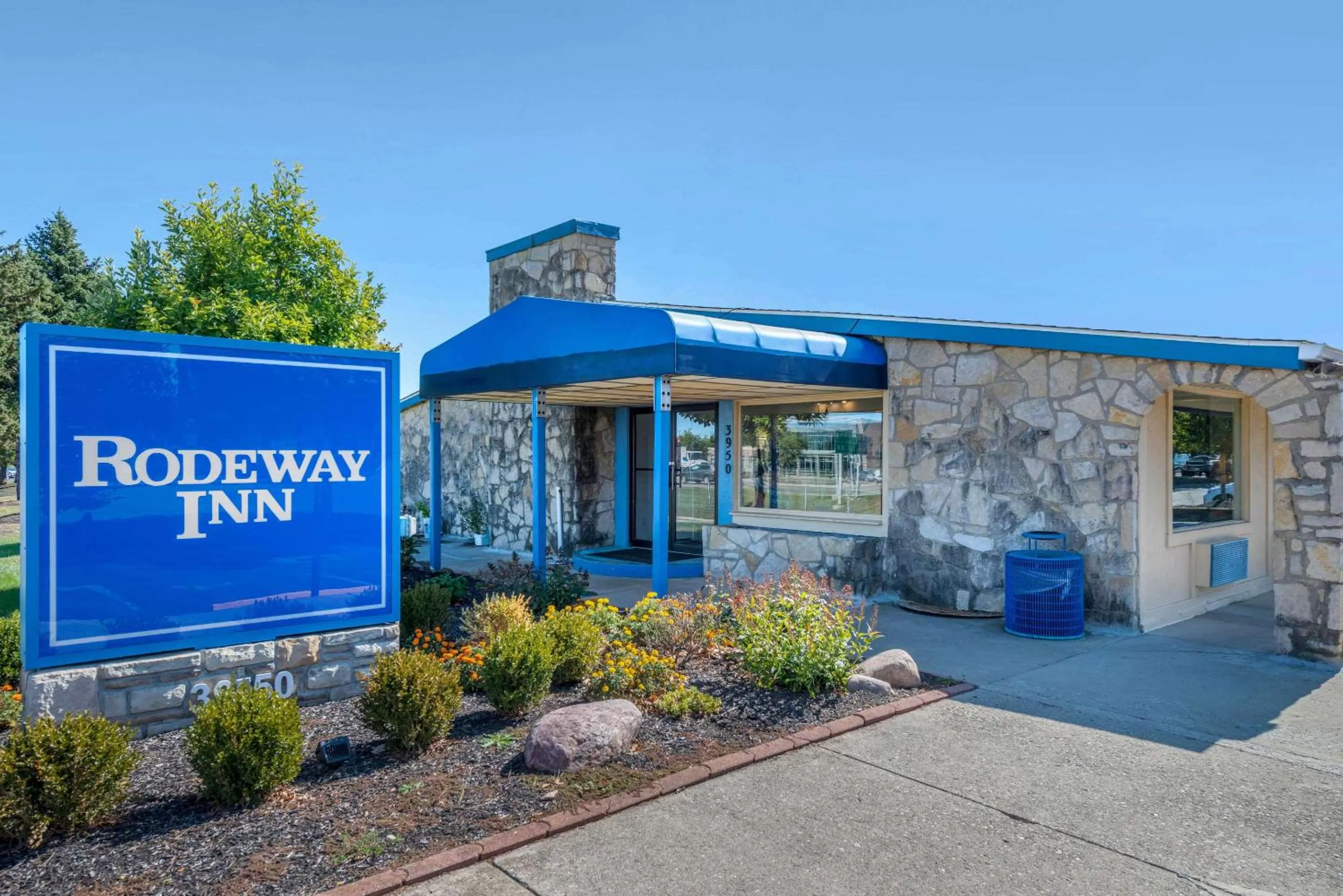 Property building in Rodeway Inn Hilliard/Columbus