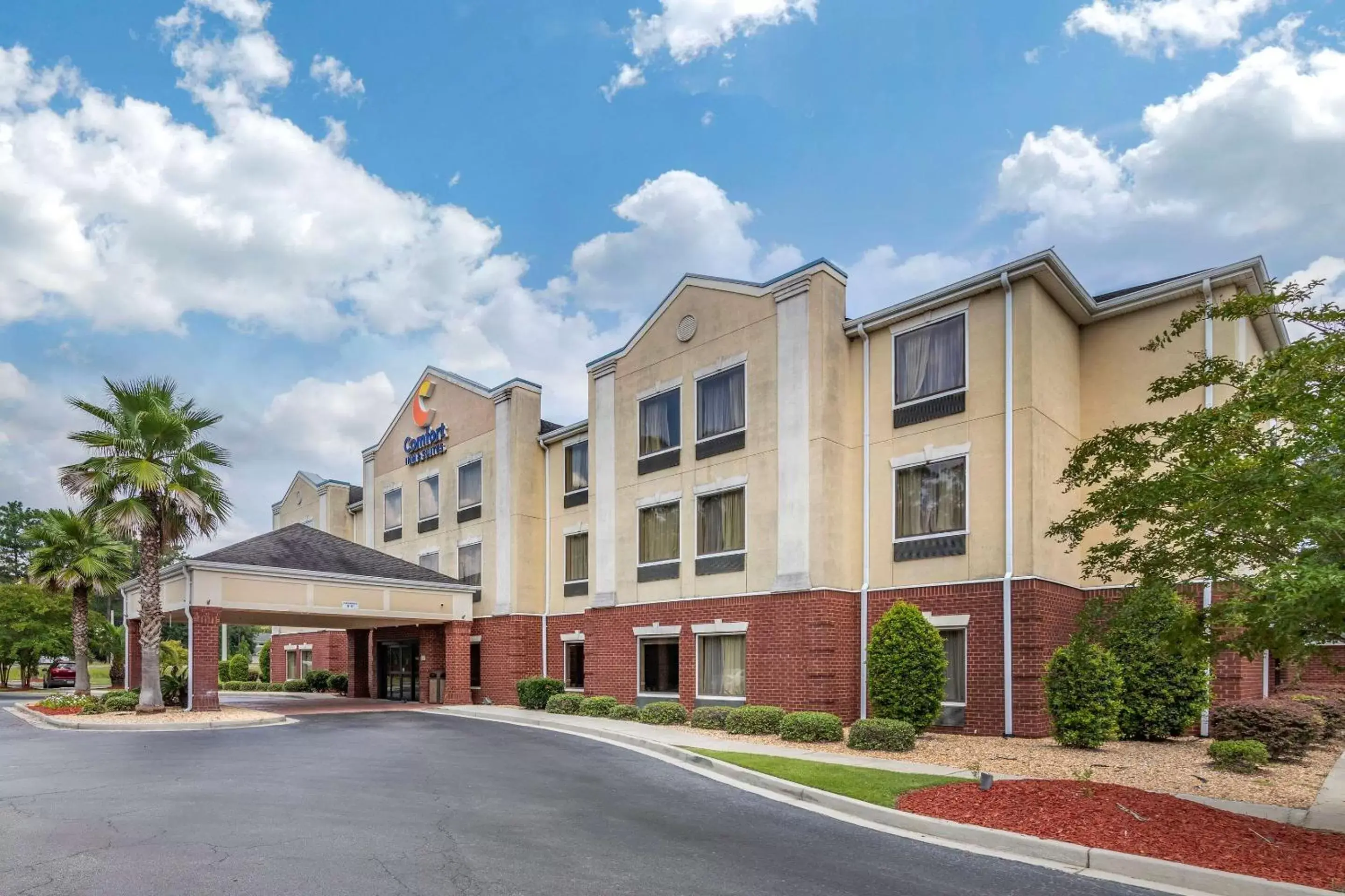 Property building in Comfort Inn & Suites Statesboro - University Area Property building in Comfort Inn & Suites Statesboro - University Area