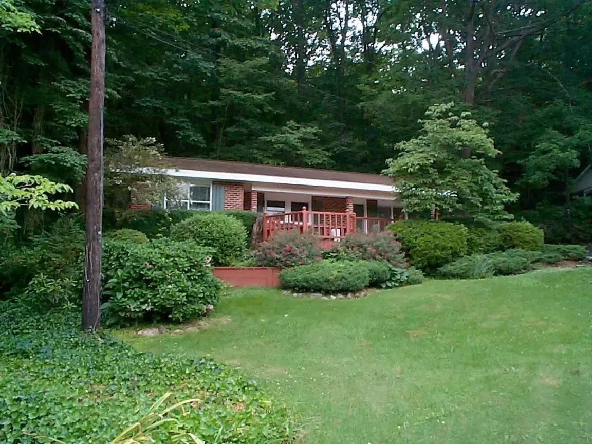 Property building in Mountain Aire Cottages, Inn, & Glamping Property building in Mountain Aire Cottages, Inn, & Glamping