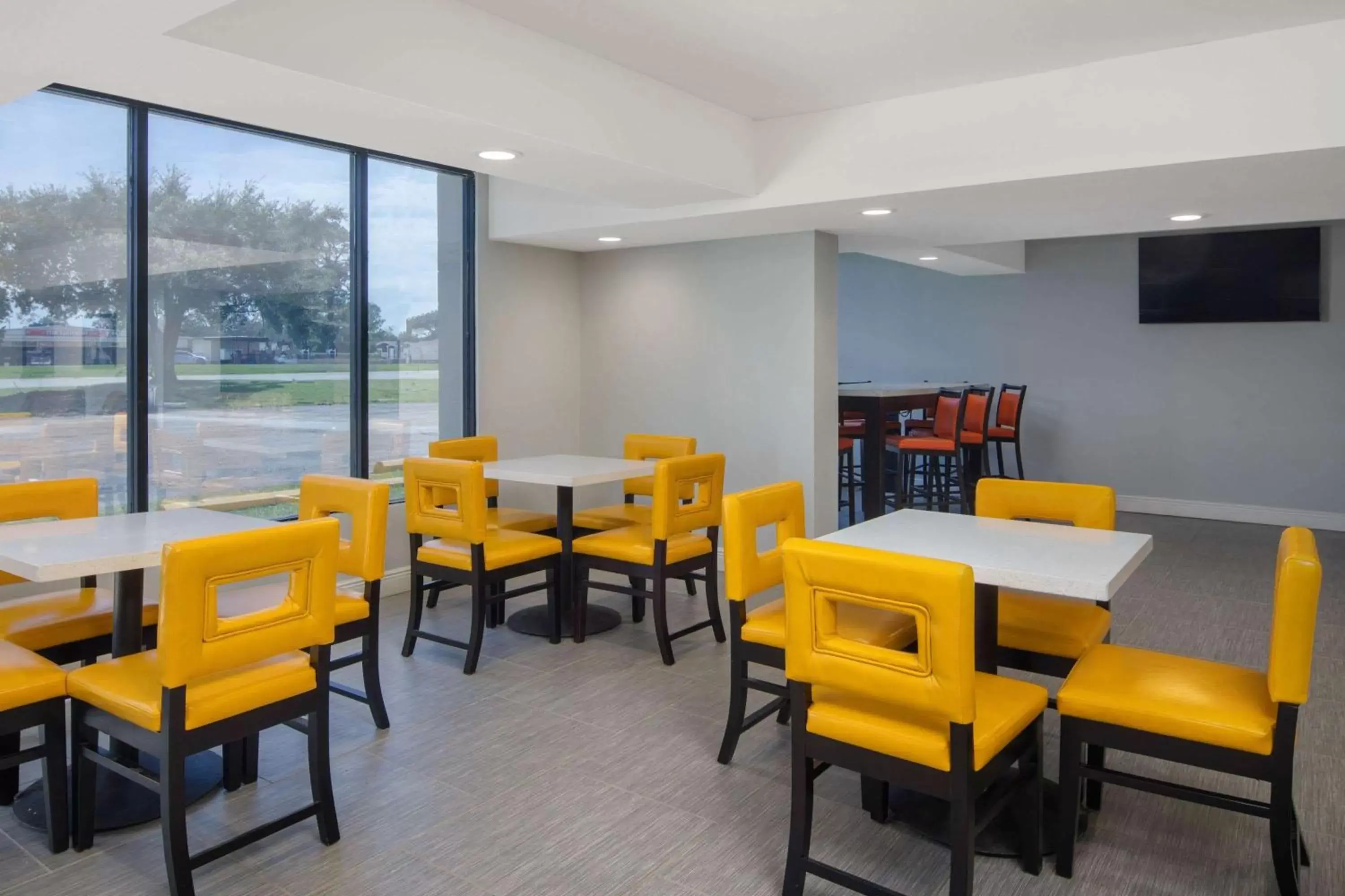 Restaurant/Places to Eat in Baymont Inn & Suites by Wyndham Hammond