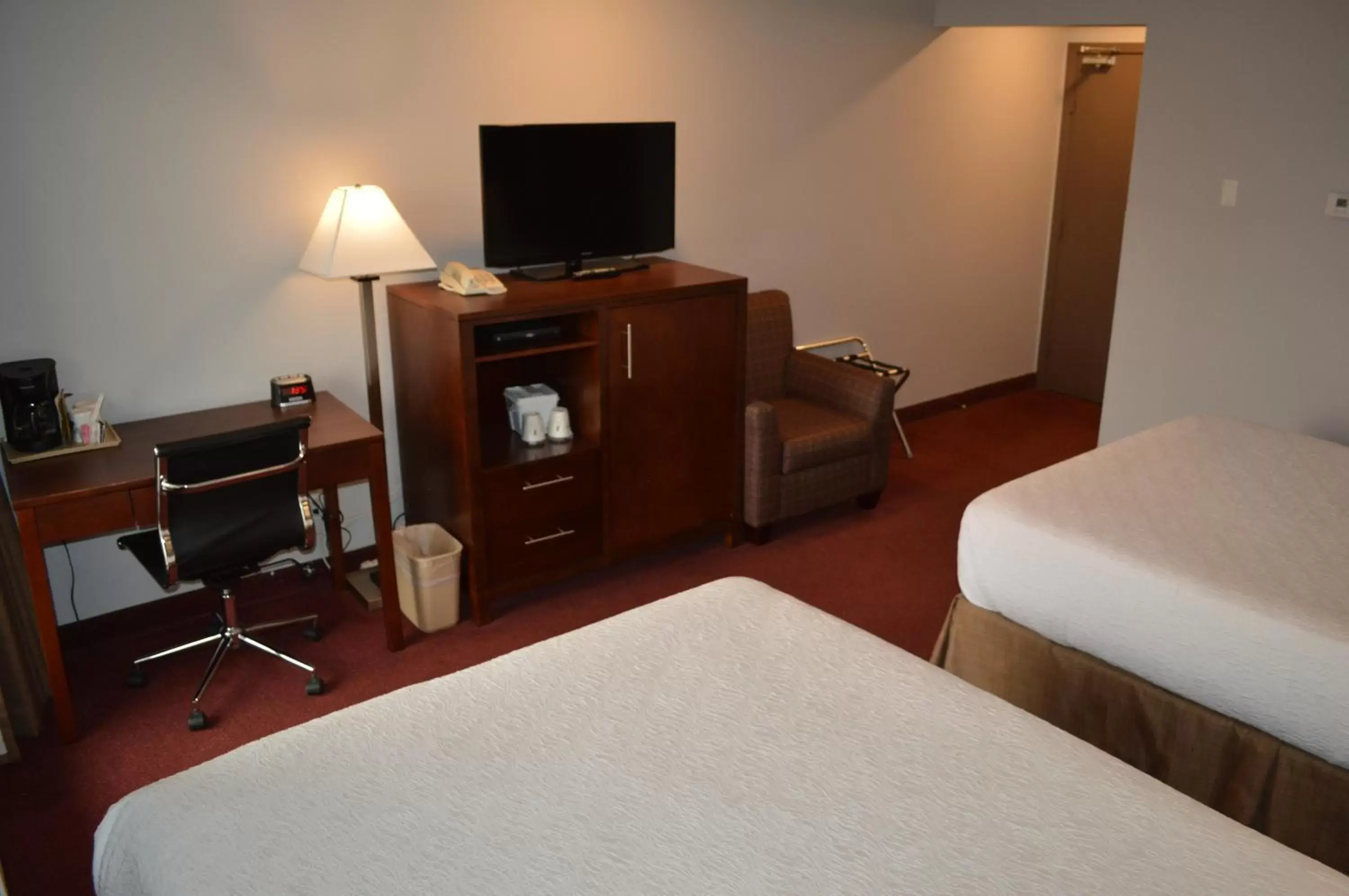 TV and multimedia, TV/Entertainment Center in Quality Inn & Suites