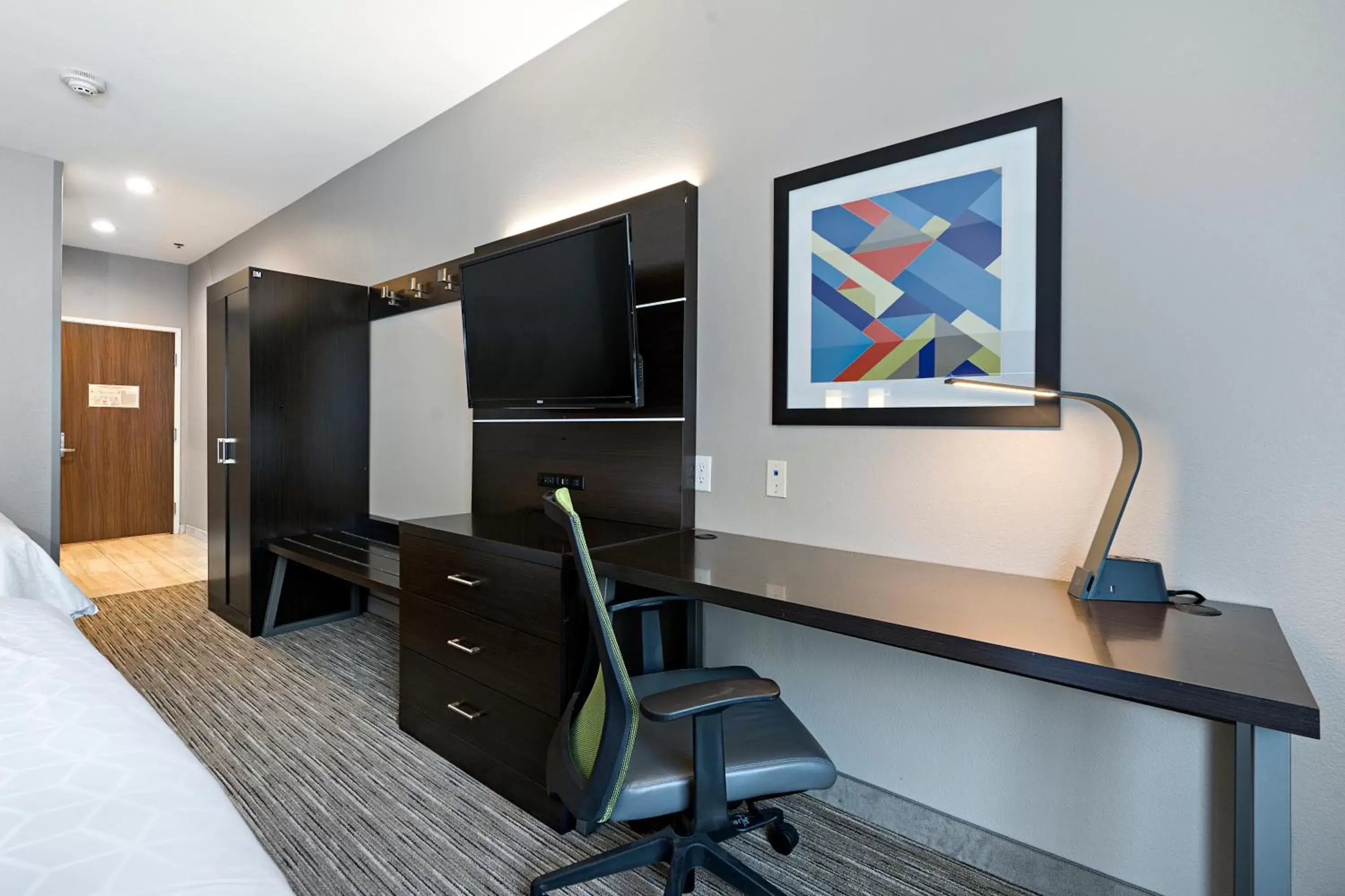 TV/Entertainment Center in Holiday Inn Express Hotel & Suites Kilgore North, an IHG Hotel