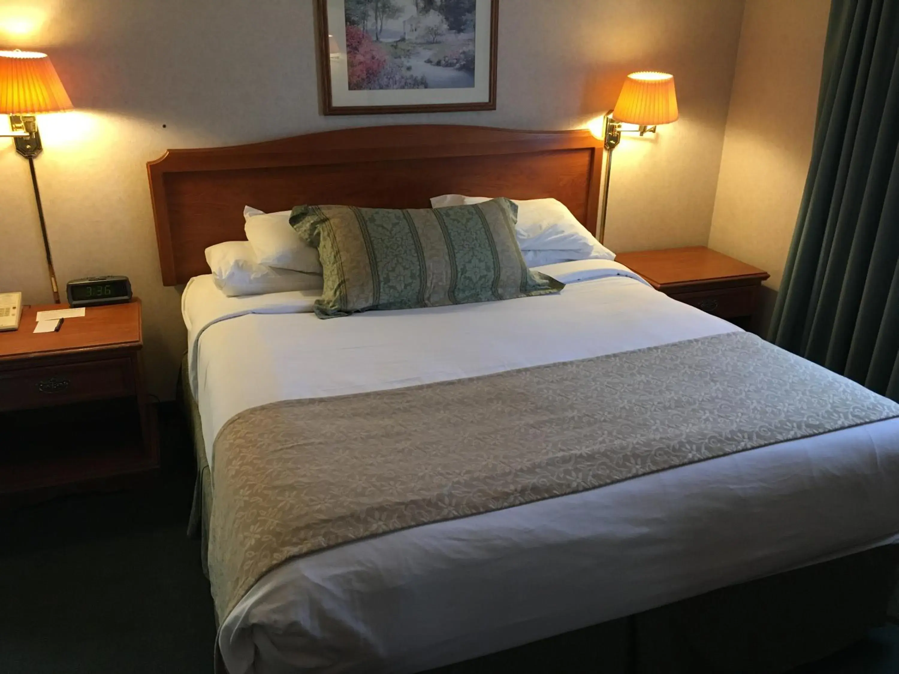 King Room in Garden Inn and Suites Fresno
