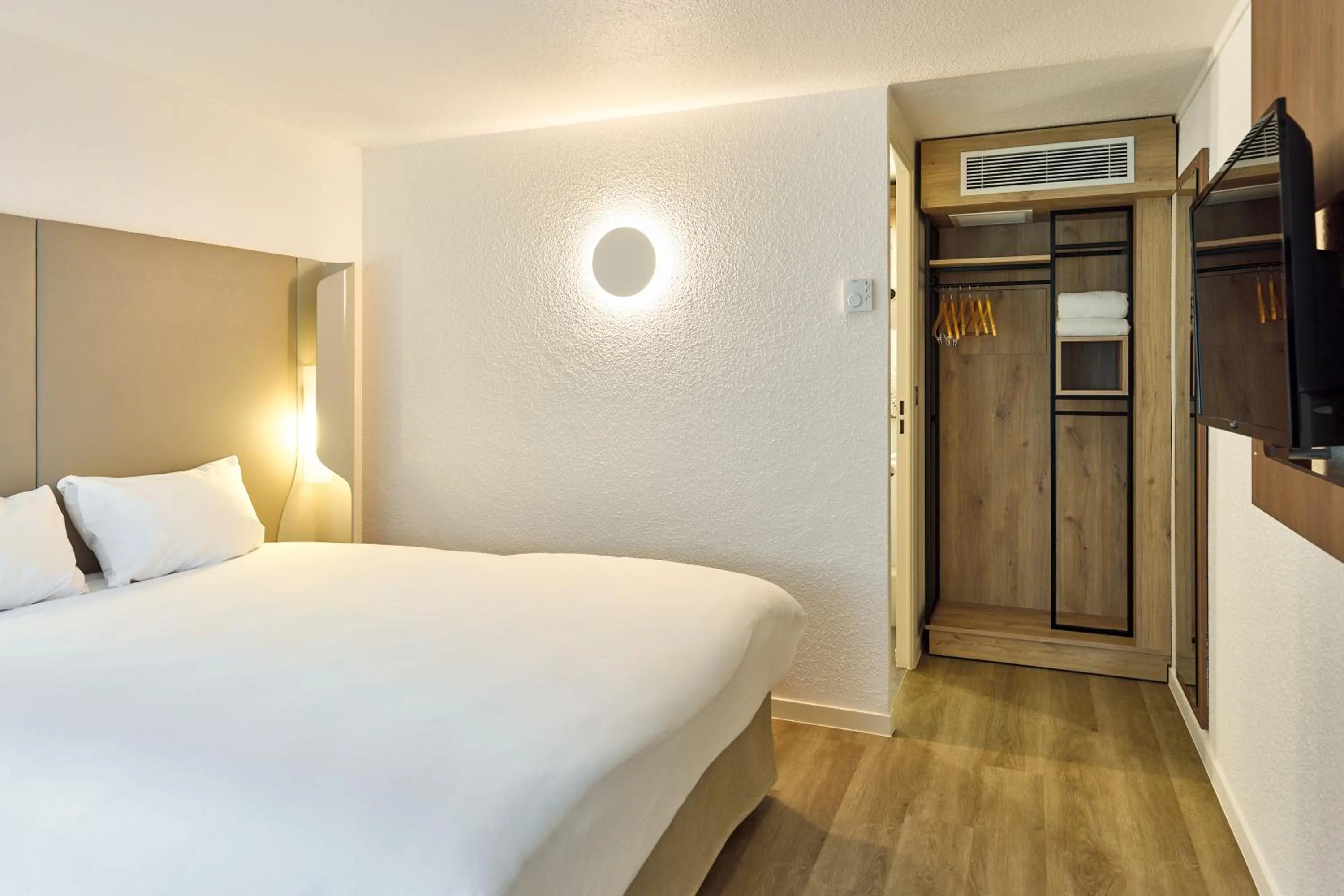 Bed in Campanile NATURE - Villennes sur Seine Poissy