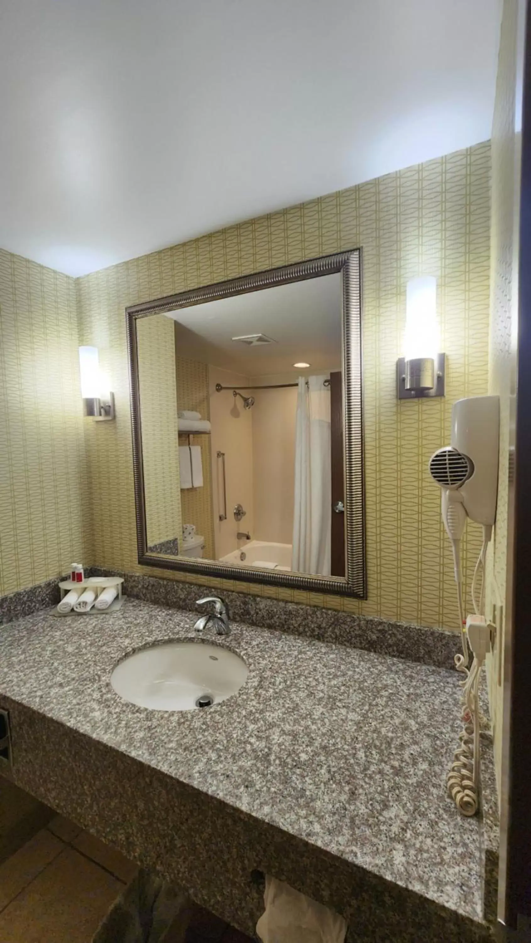 Bathroom in Kittanning Plaza Hotel