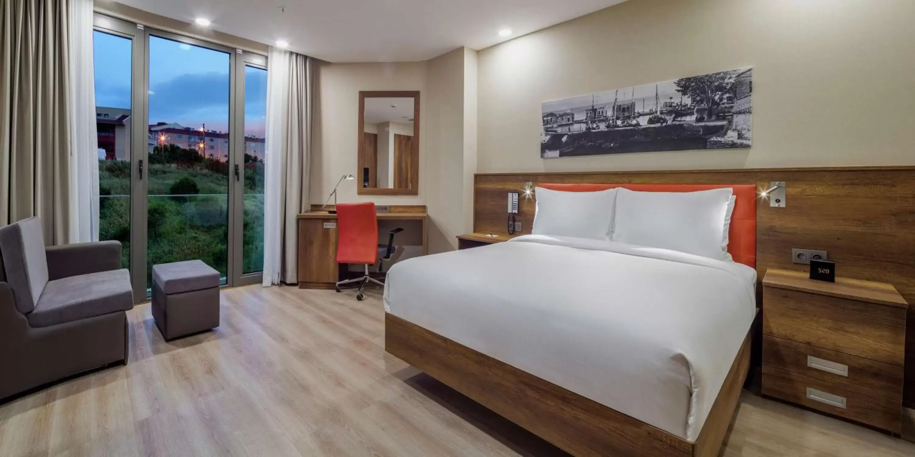 Bedroom, Bed in Hampton by Hilton Canakkale Gelibolu