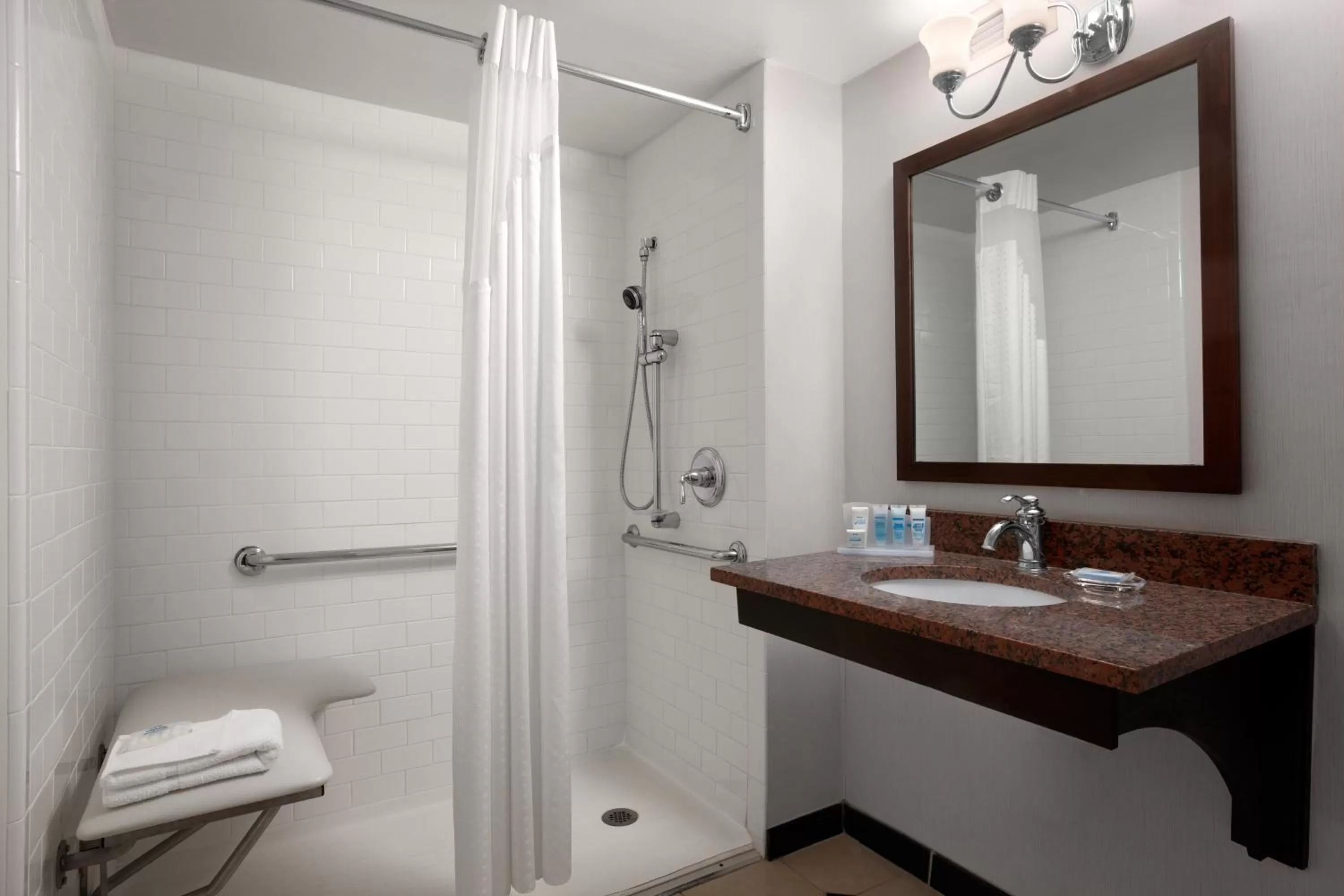 Shower in Wyndham Philadelphia-Historic District