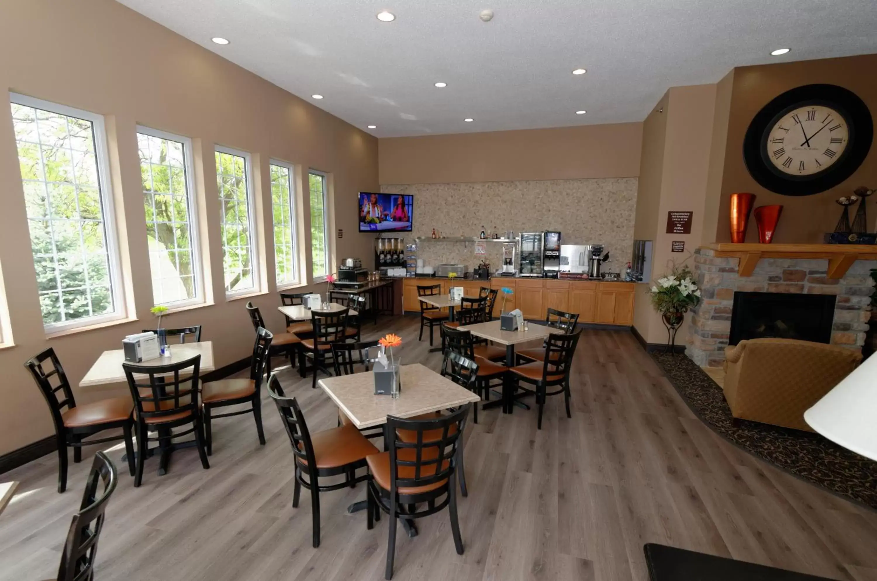 Lobby or reception, Restaurant/Places to Eat in Cobblestone Inn & Suites - Denison | Majestic Hills