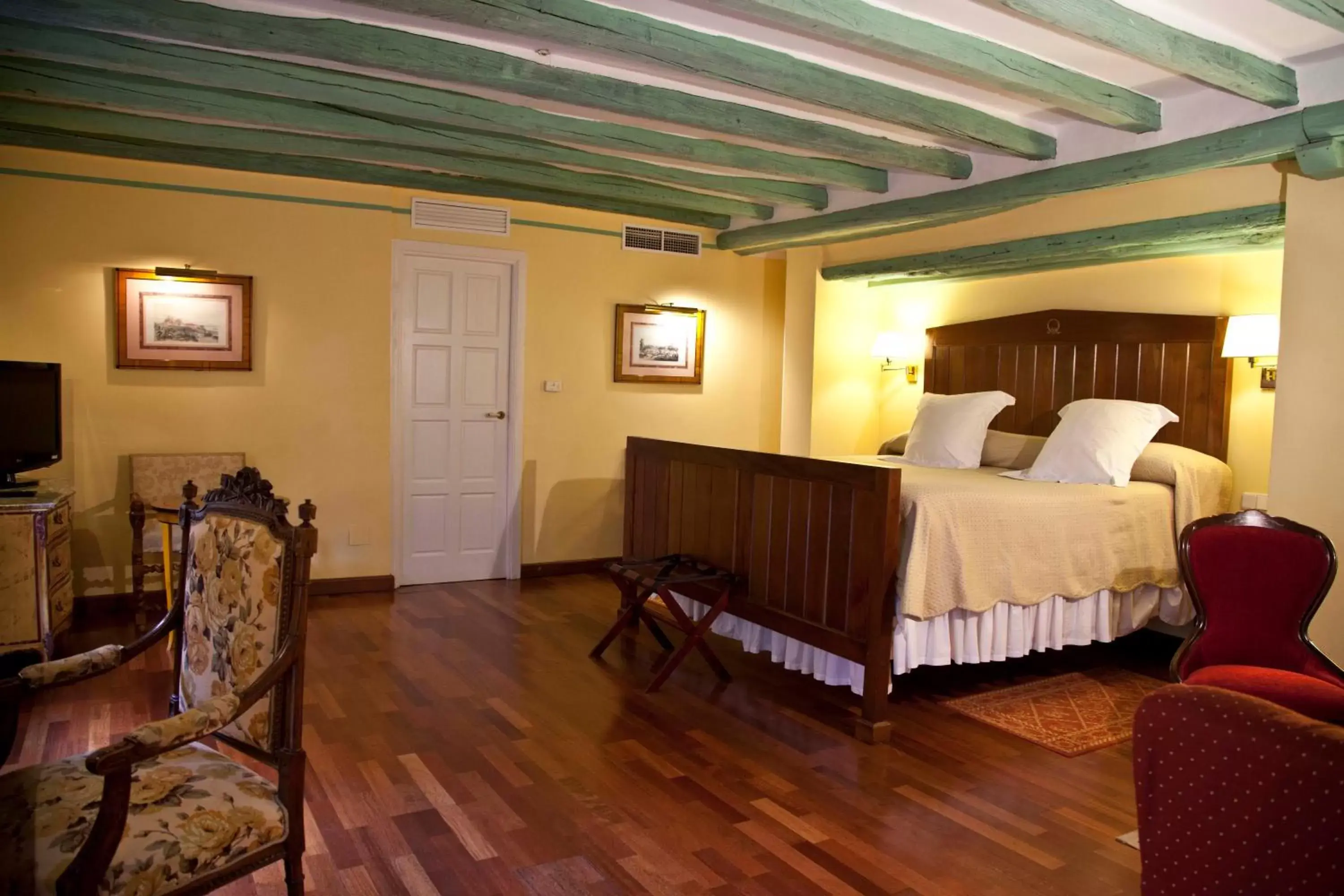 Photo of the whole room in Hotel Las Casas de la Judería