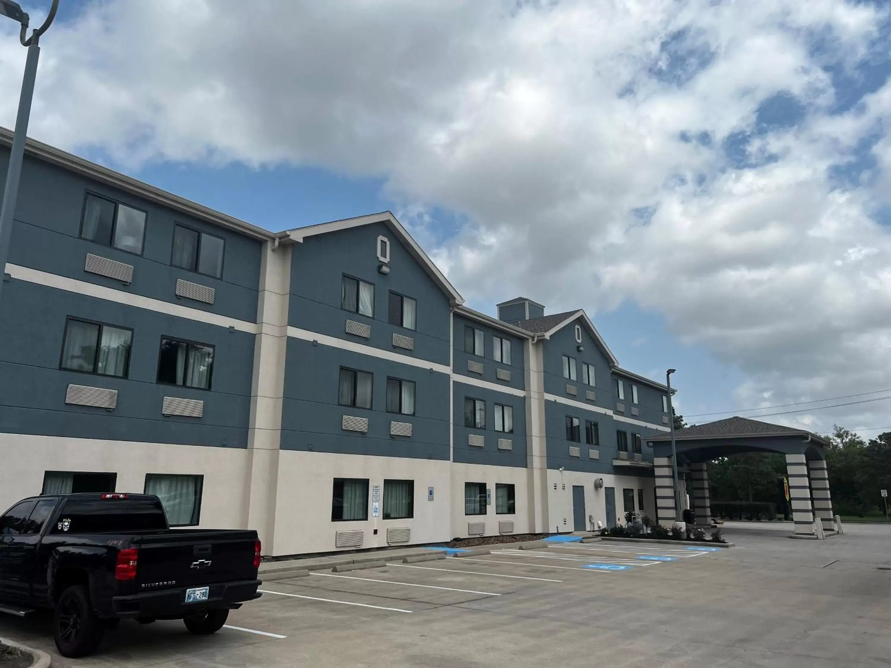 Property building in Super 8 by Wyndham Pasadena Property building in Super 8 by Wyndham Pasadena