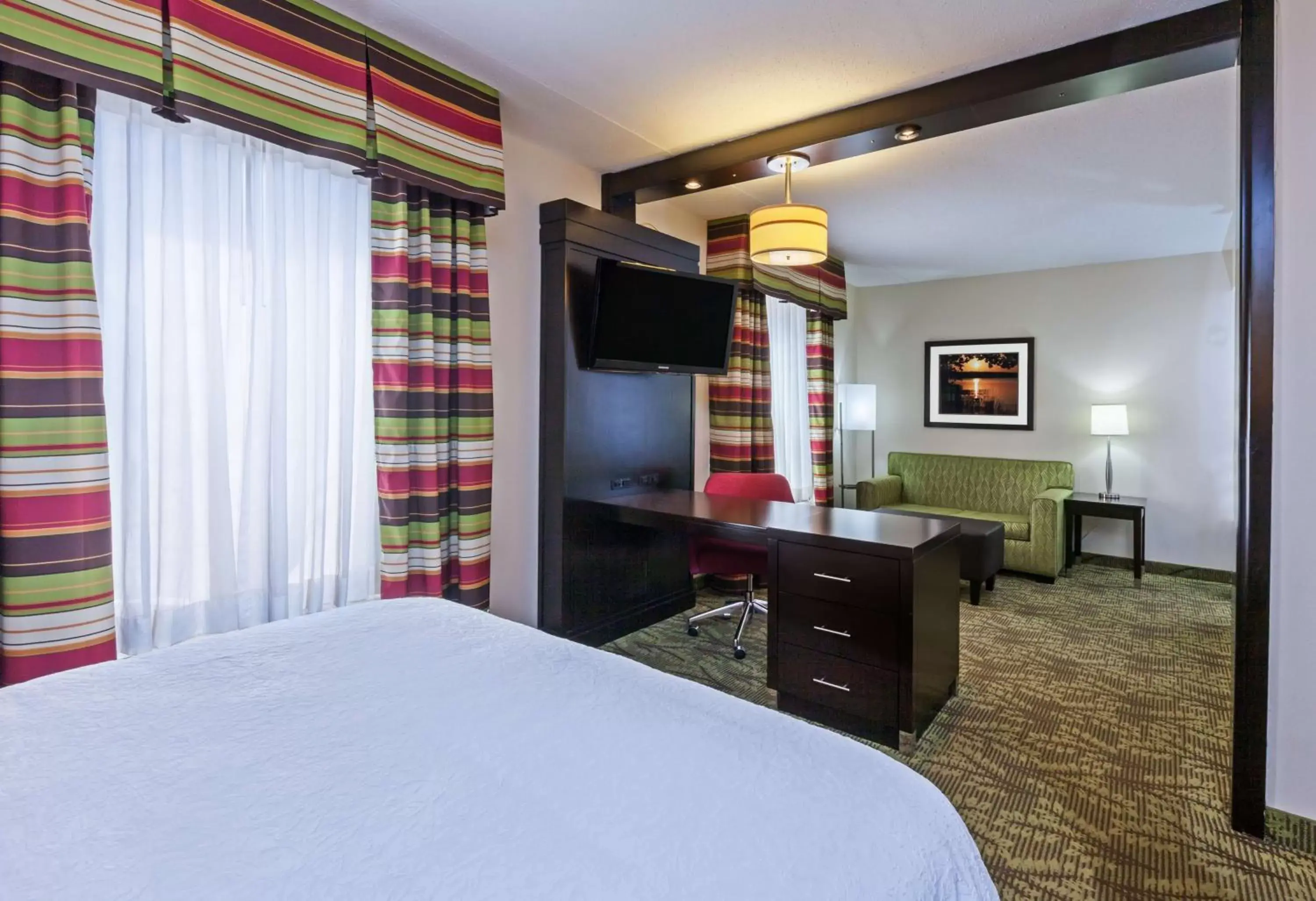 Bed, TV/Entertainment Center in Hampton Inn & Suites Tulsa-Woodland Hills