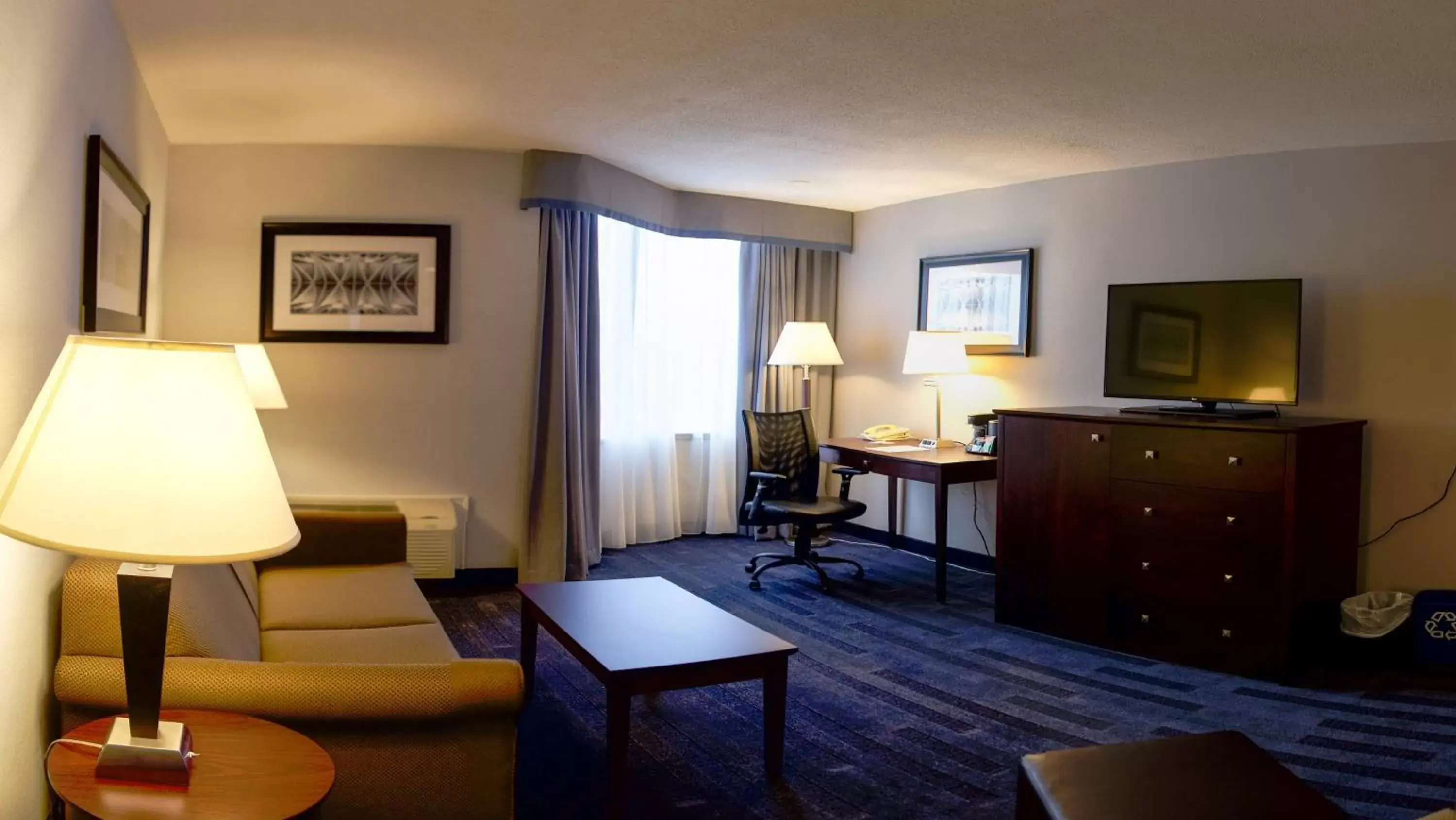 Photo of the whole room, TV/Entertainment Center in Holiday Inn Ottawa East, an IHG Hotel