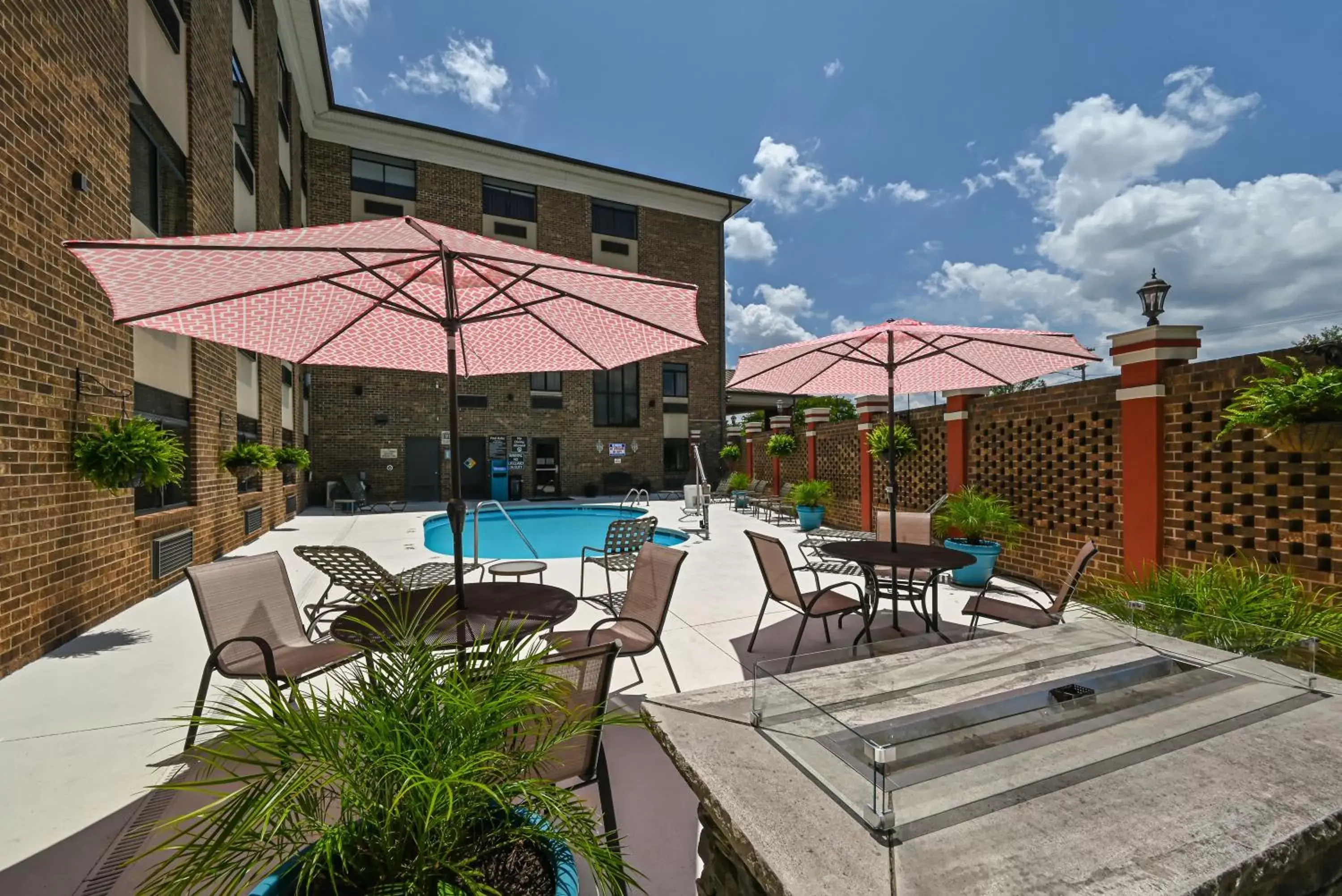 Swimming Pool in Best Western Plus Pineville-Charlotte South