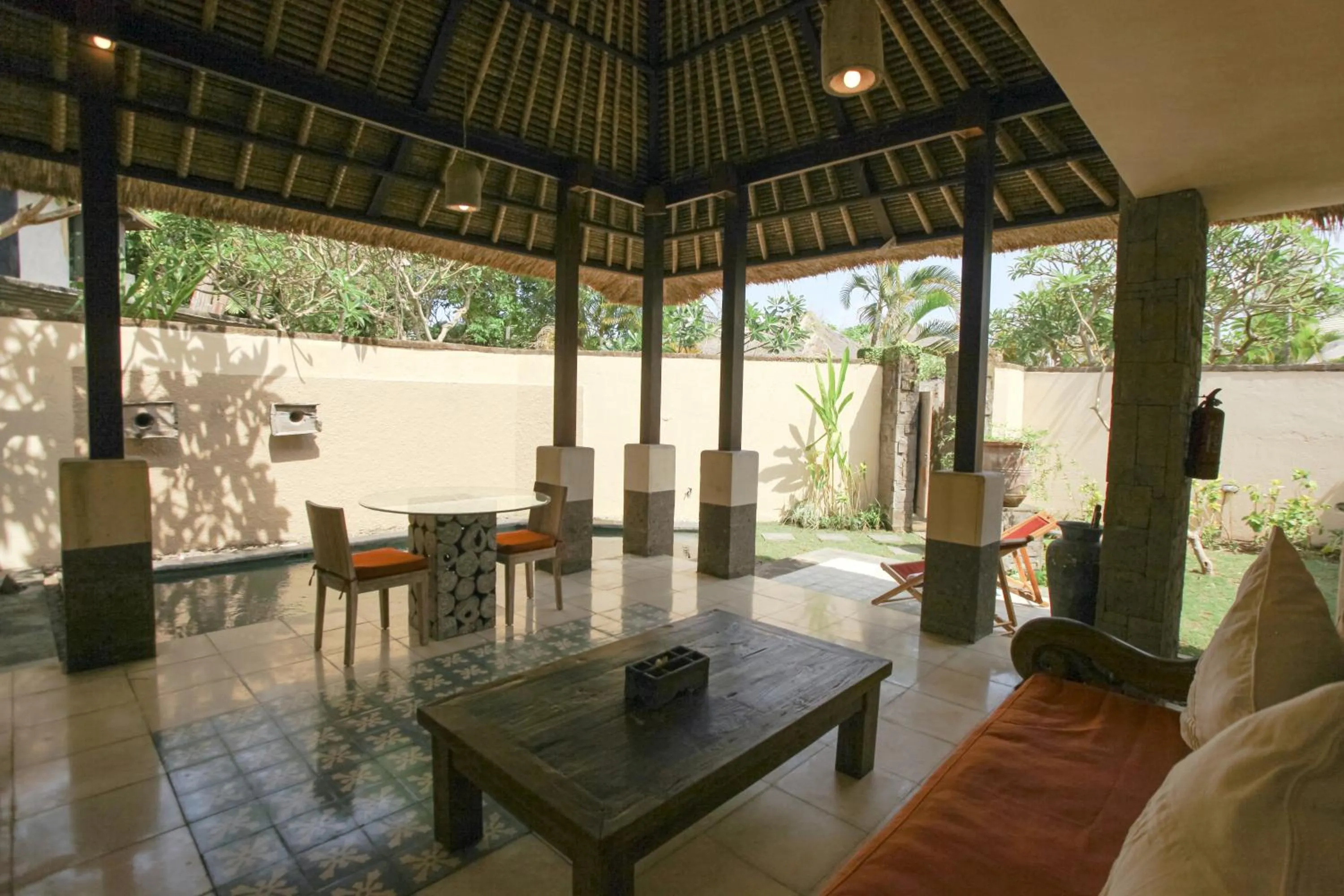 Patio in Visakha Sanur by Puri Signatures