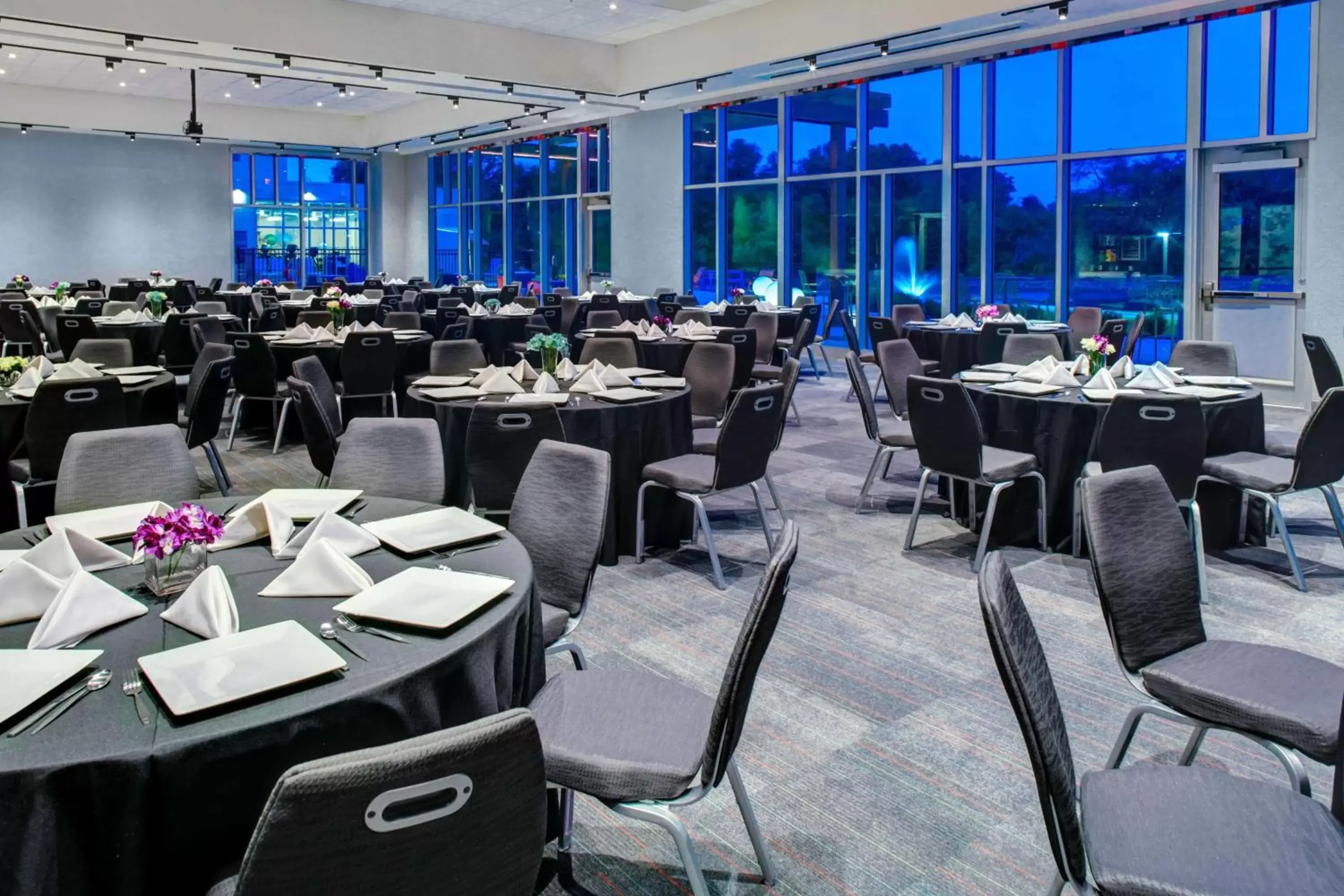 Meeting/conference room, Restaurant/Places to Eat in Aloft Wichita