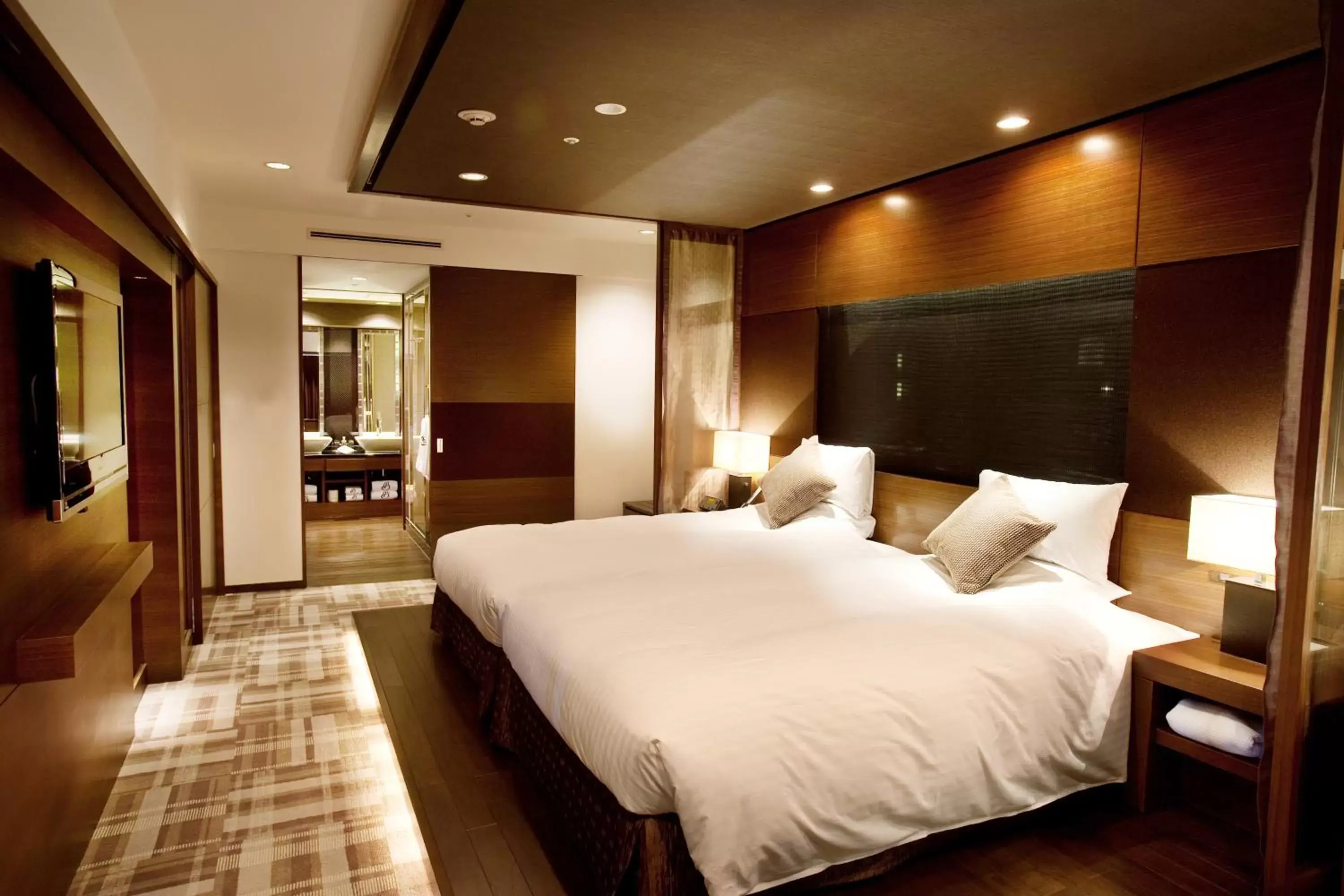 Bedroom, Bed in Kyoto Brighton Hotel