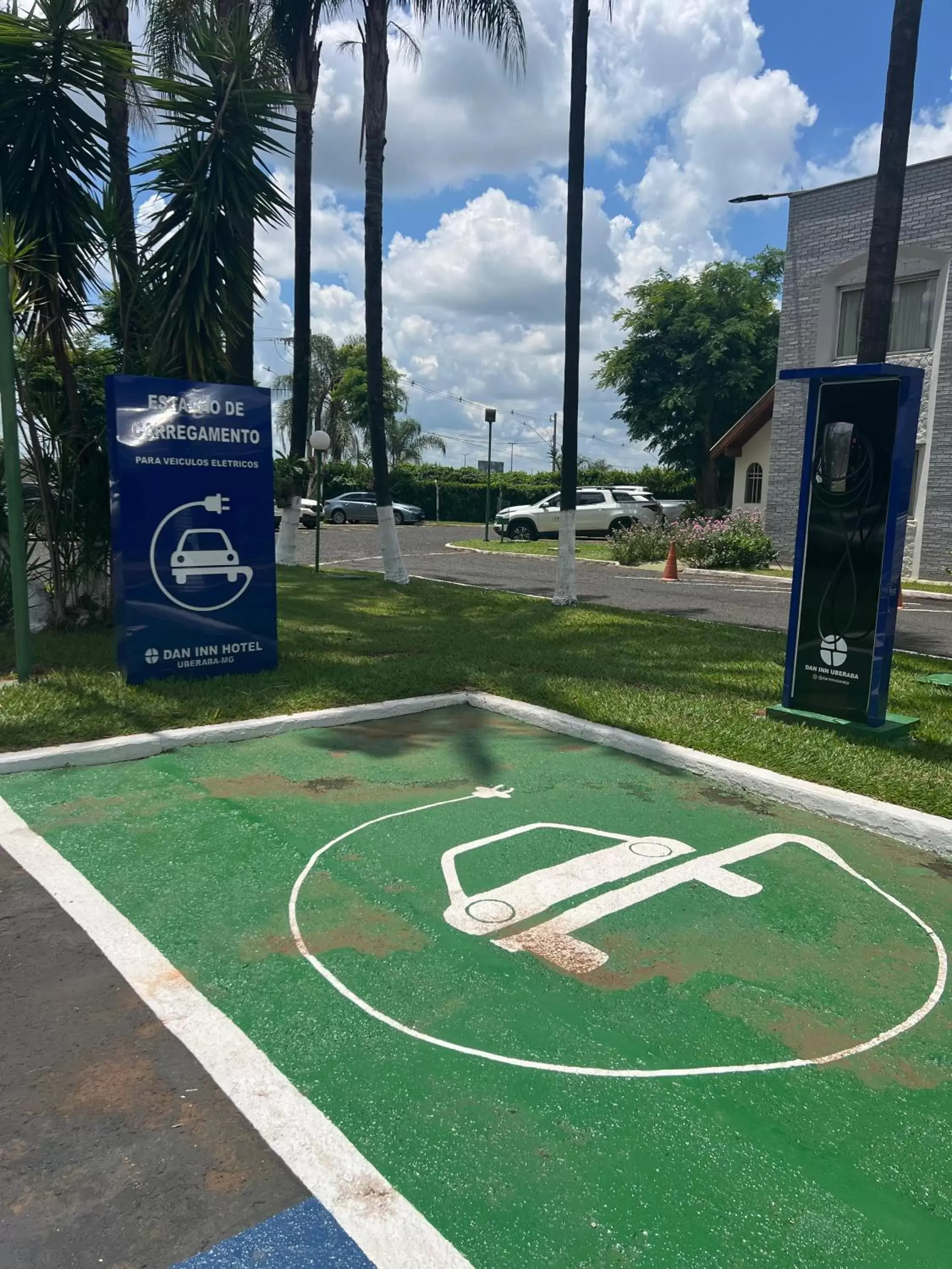 Parking in Dan Inn Uberaba & Convenções