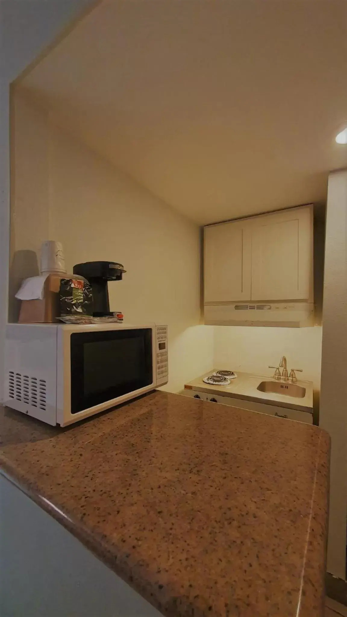 Kitchen/Kitchenette in South Padre Island Lodge