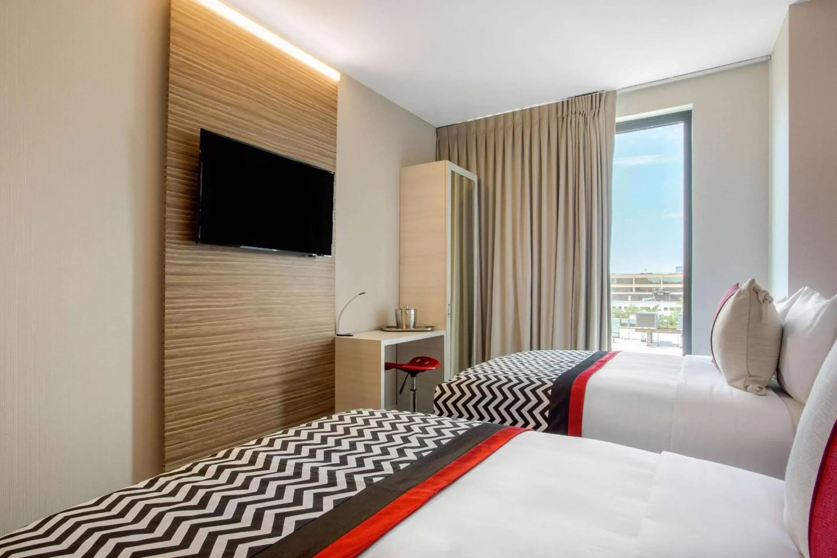 Photo of the whole room, Bed in Insignia Hotel, Ascend Hotel Collection
