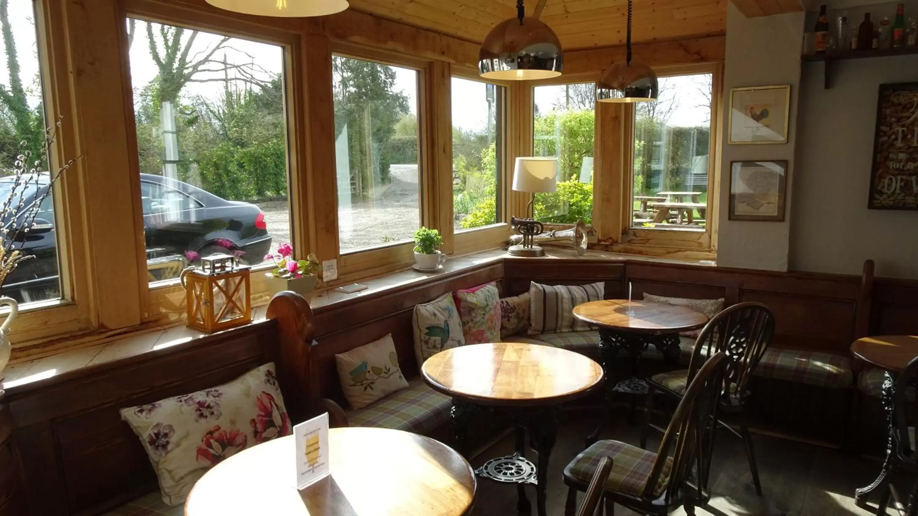 Restaurant/Places to Eat in The Furze Bush Inn