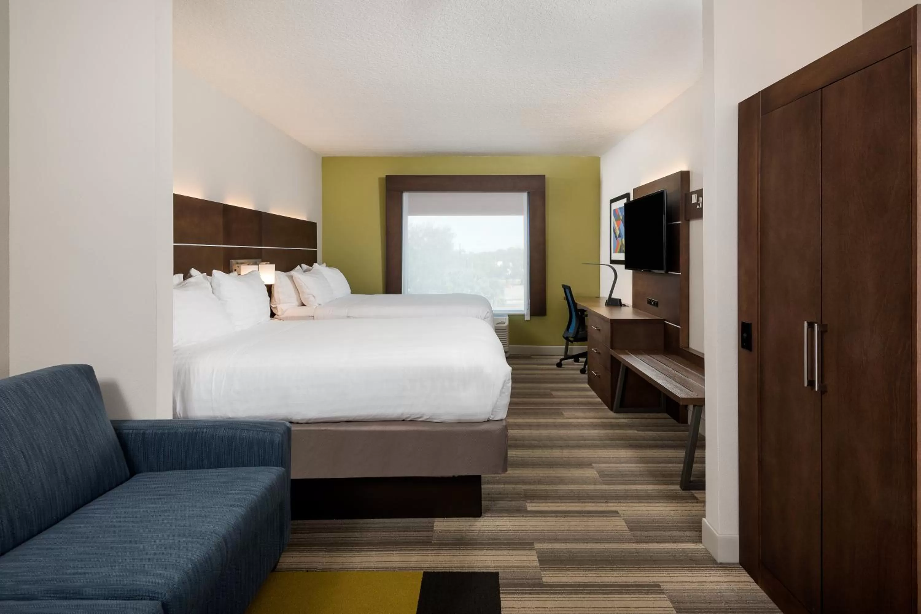 Photo of the whole room, Bed in Holiday Inn Express Hotel & Suites Bartow by IHG