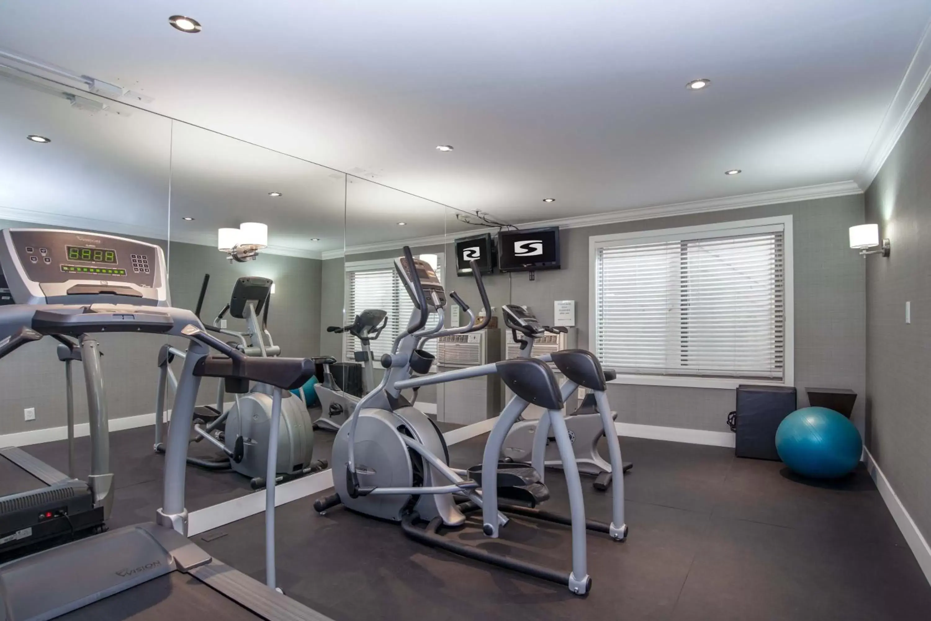 Fitness centre/facilities, Fitness Center/Facilities in Sandman Hotel Vernon