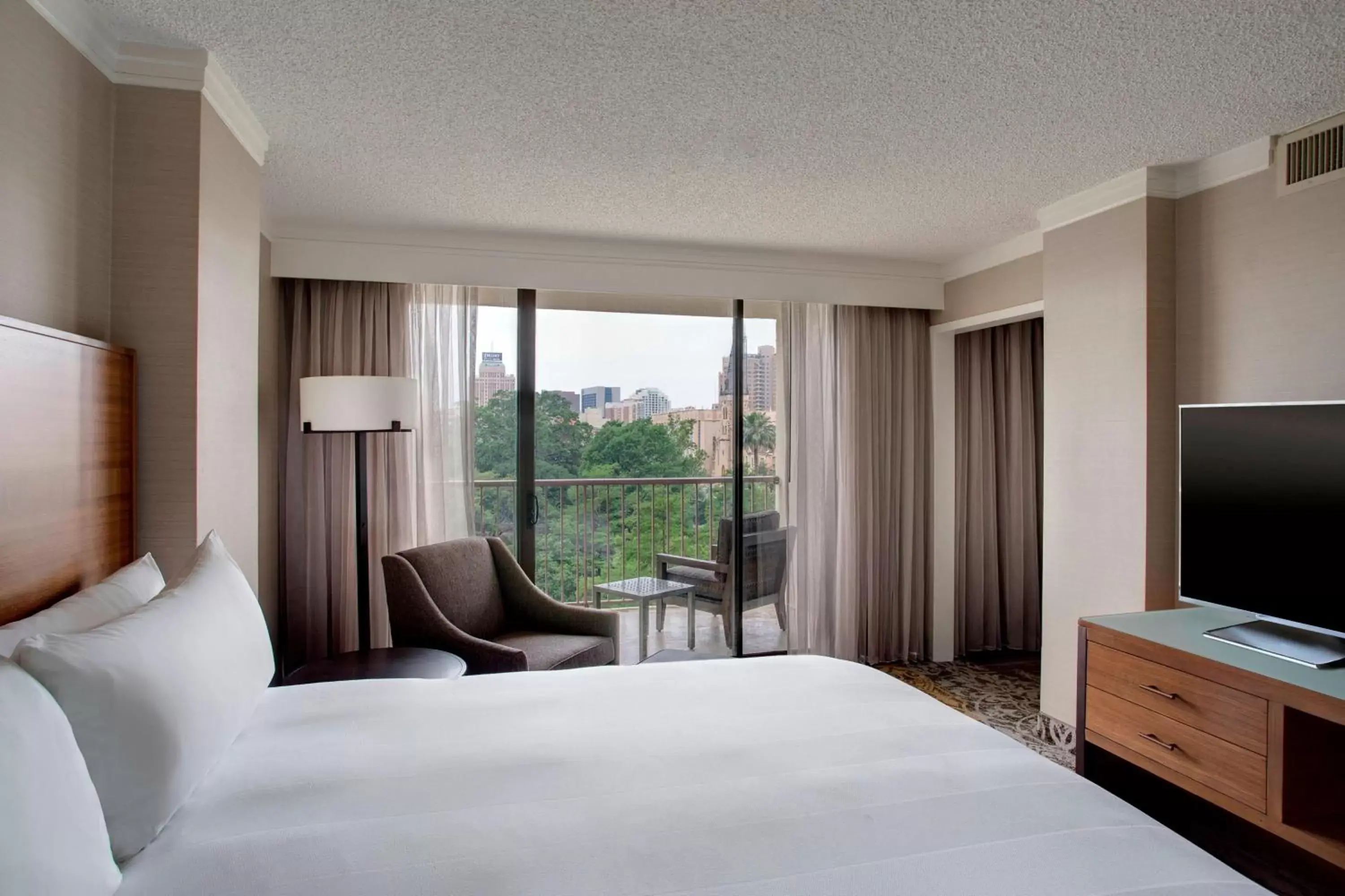 Bedroom, Bed in San Antonio Marriott Riverwalk